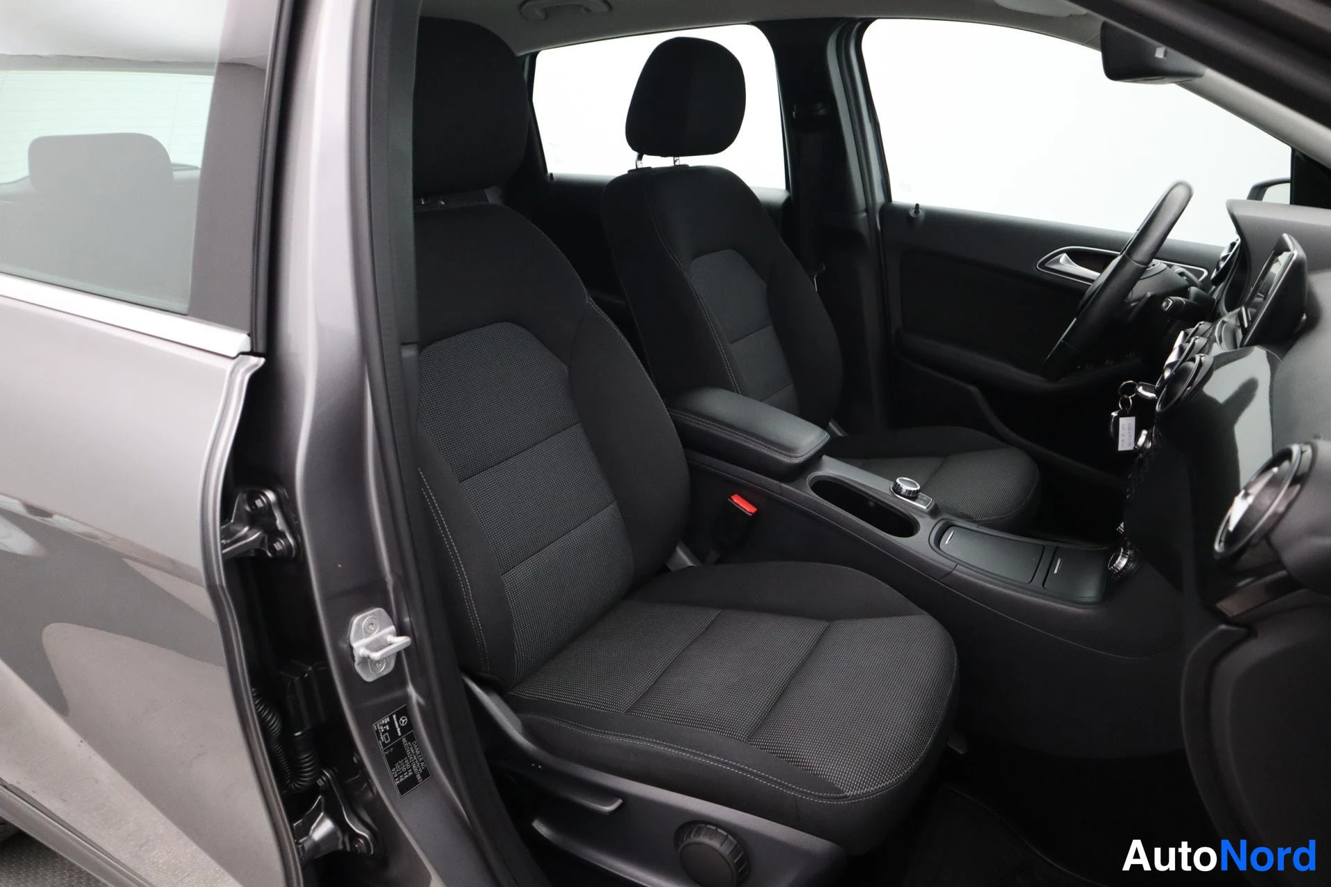Harmaa Mercedes-Benz B 2012, kuva 17