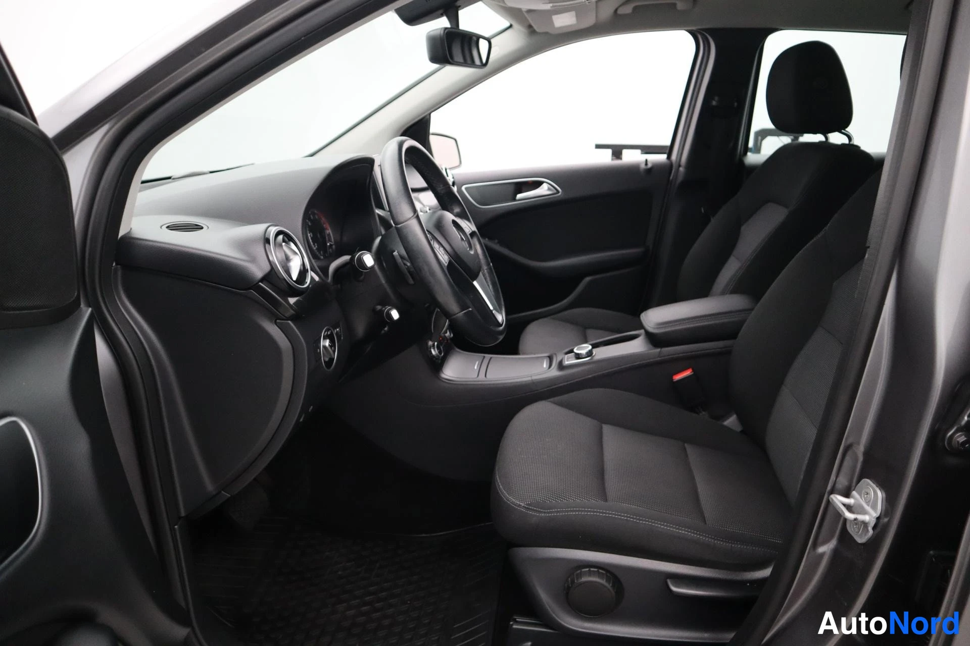 Harmaa Mercedes-Benz B 2012, kuva 18