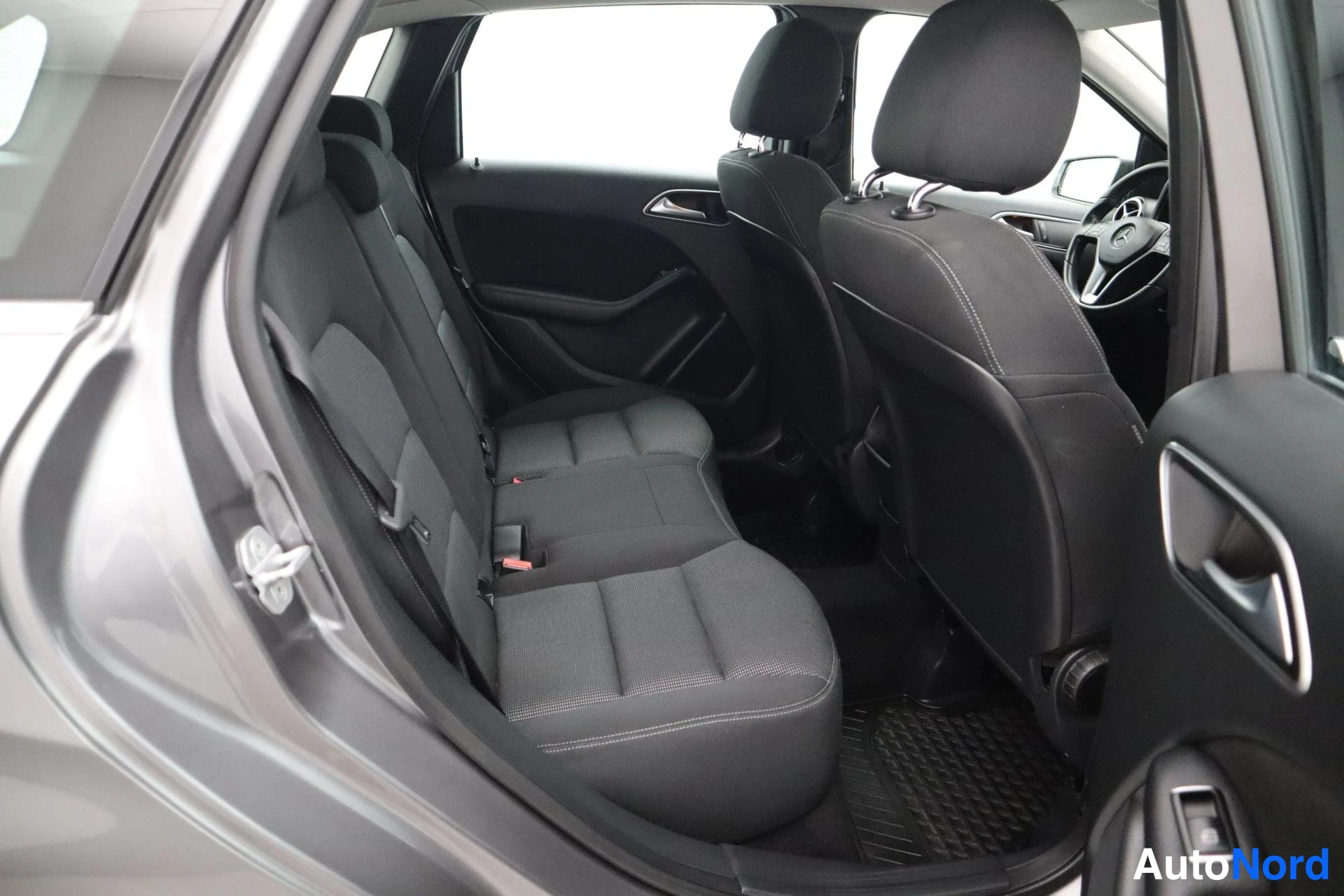 Harmaa Mercedes-Benz B 2012, kuva 19
