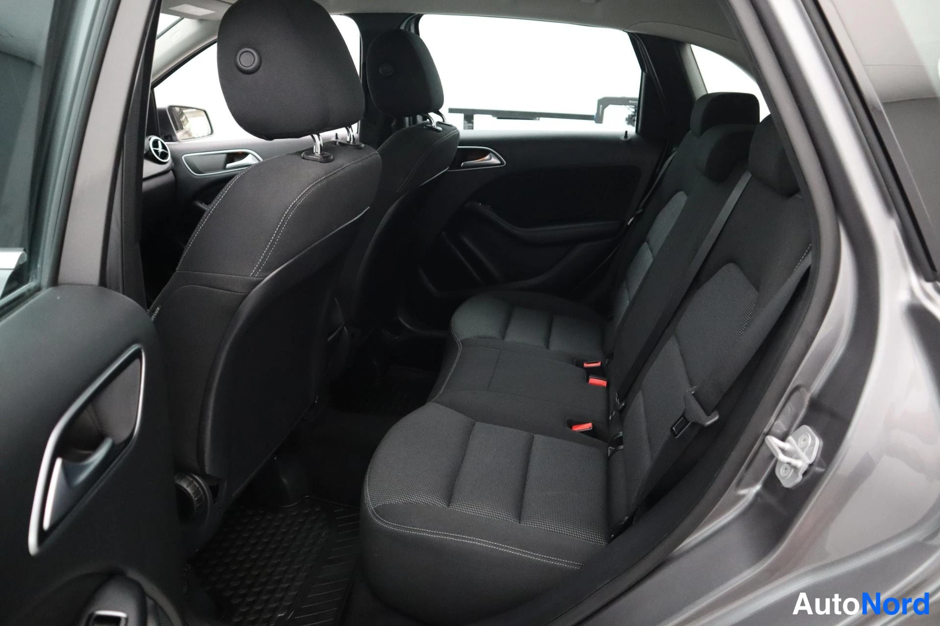 Harmaa Mercedes-Benz B 2012, kuva 20