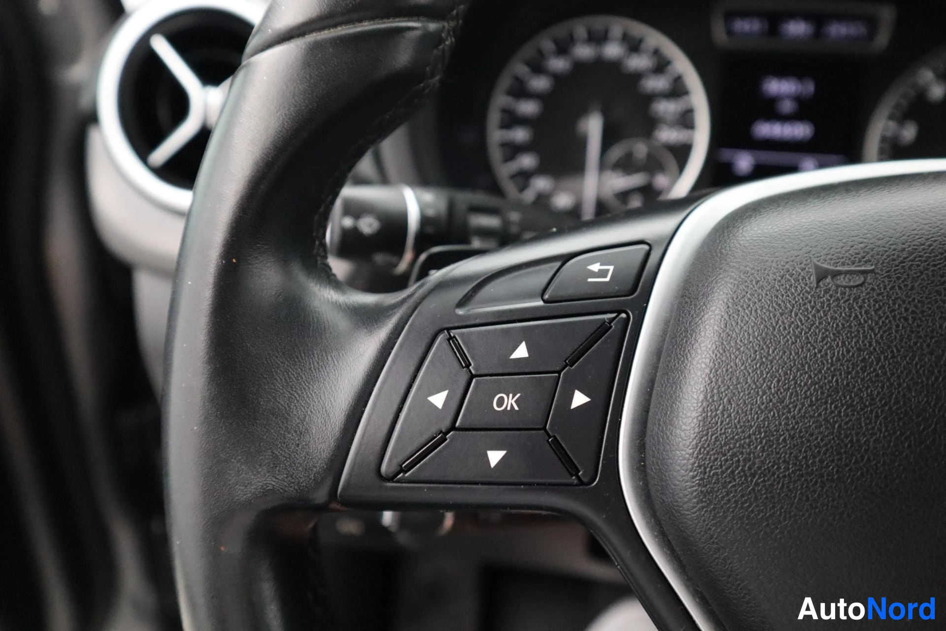 Harmaa Mercedes-Benz B 2012, yksityiskohta, kuva 10
