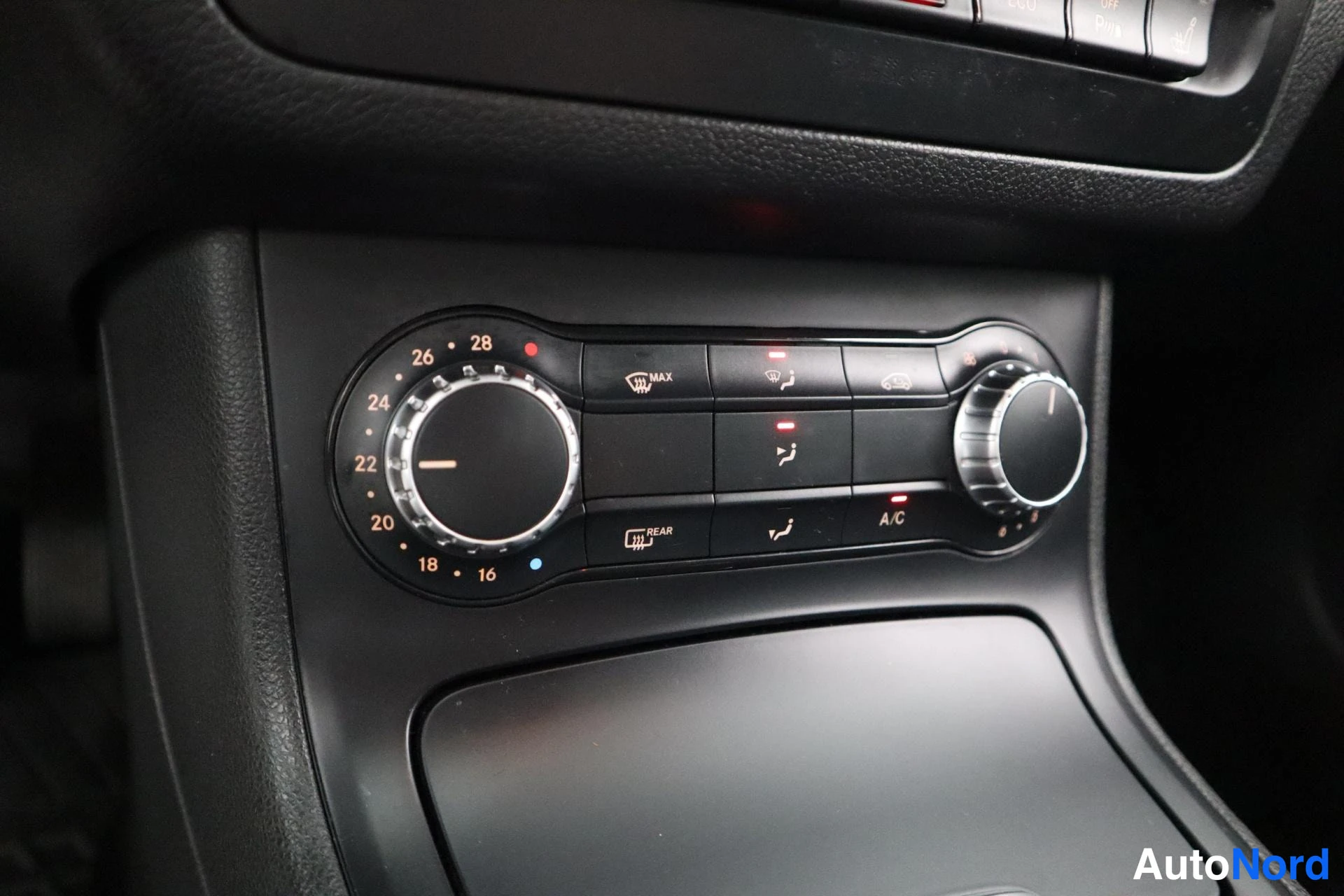 Harmaa Mercedes-Benz B 2012, kuva 28