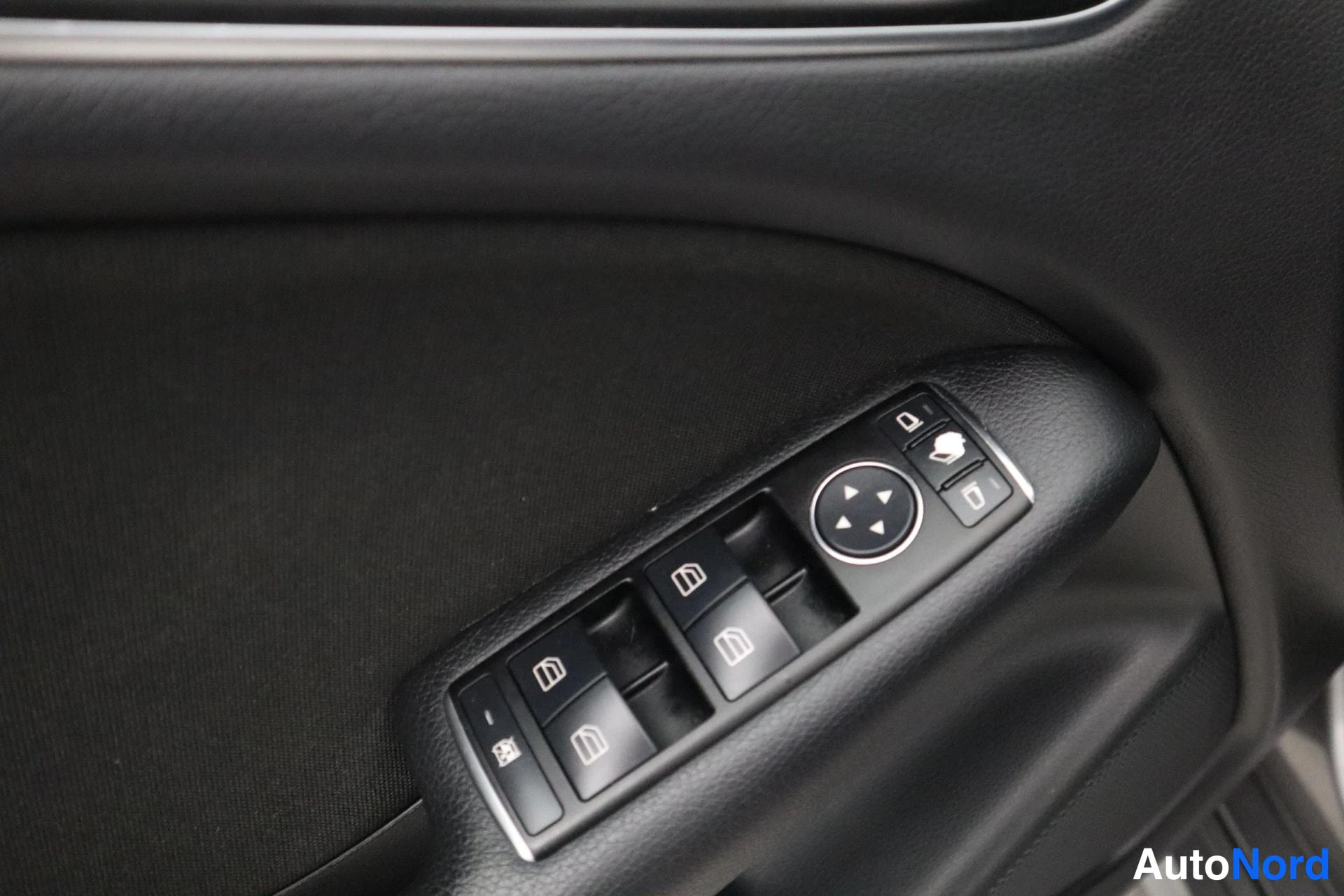 Harmaa Mercedes-Benz B 2012, kuva 29