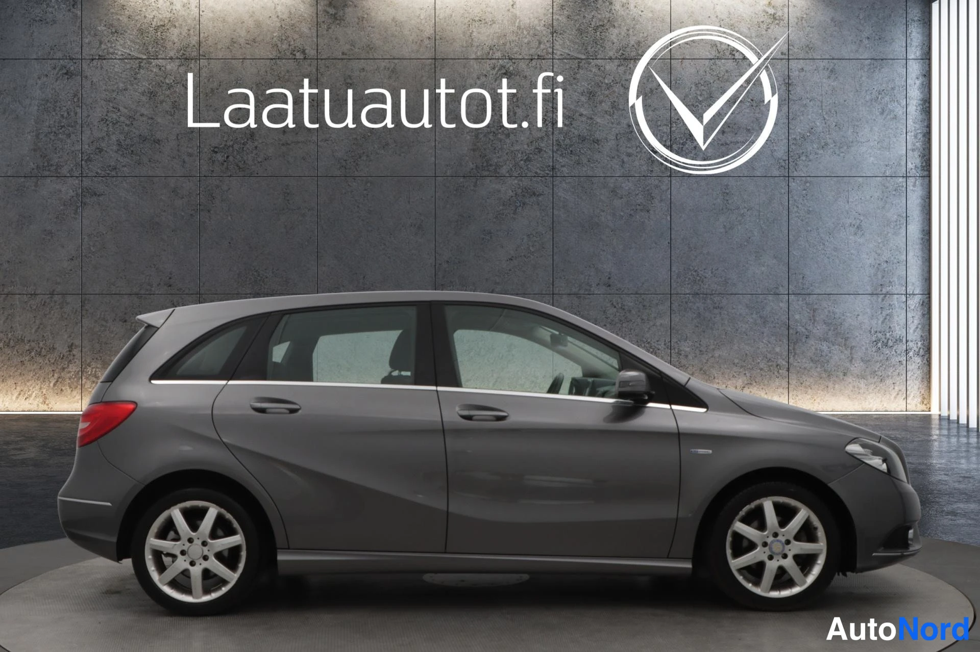 Harmaa Mercedes-Benz B 2012, sivulta, kuva 4