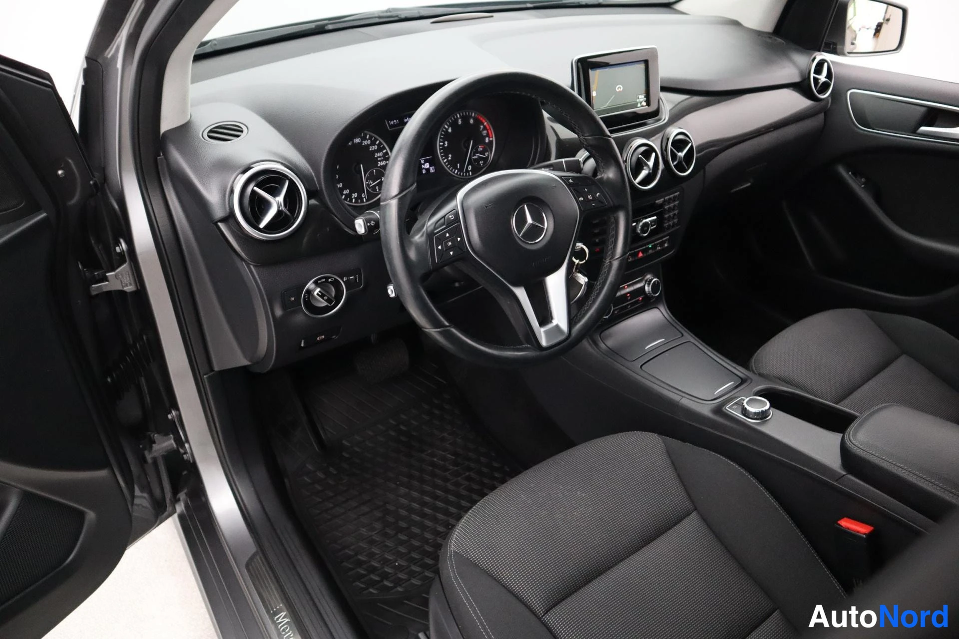 Harmaa Mercedes-Benz B 2012, kuva 15