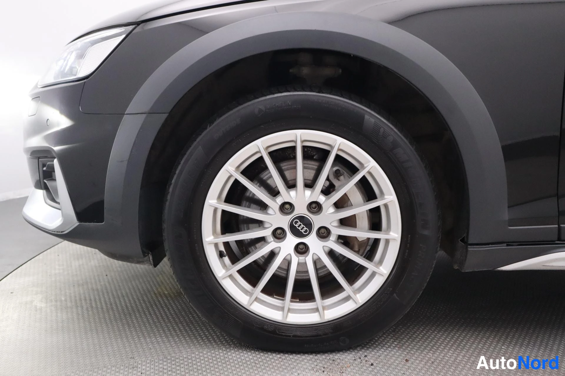 Musta Audi A4 Allroad 2021, etuviisto, keula vasemmalle, kuva 2