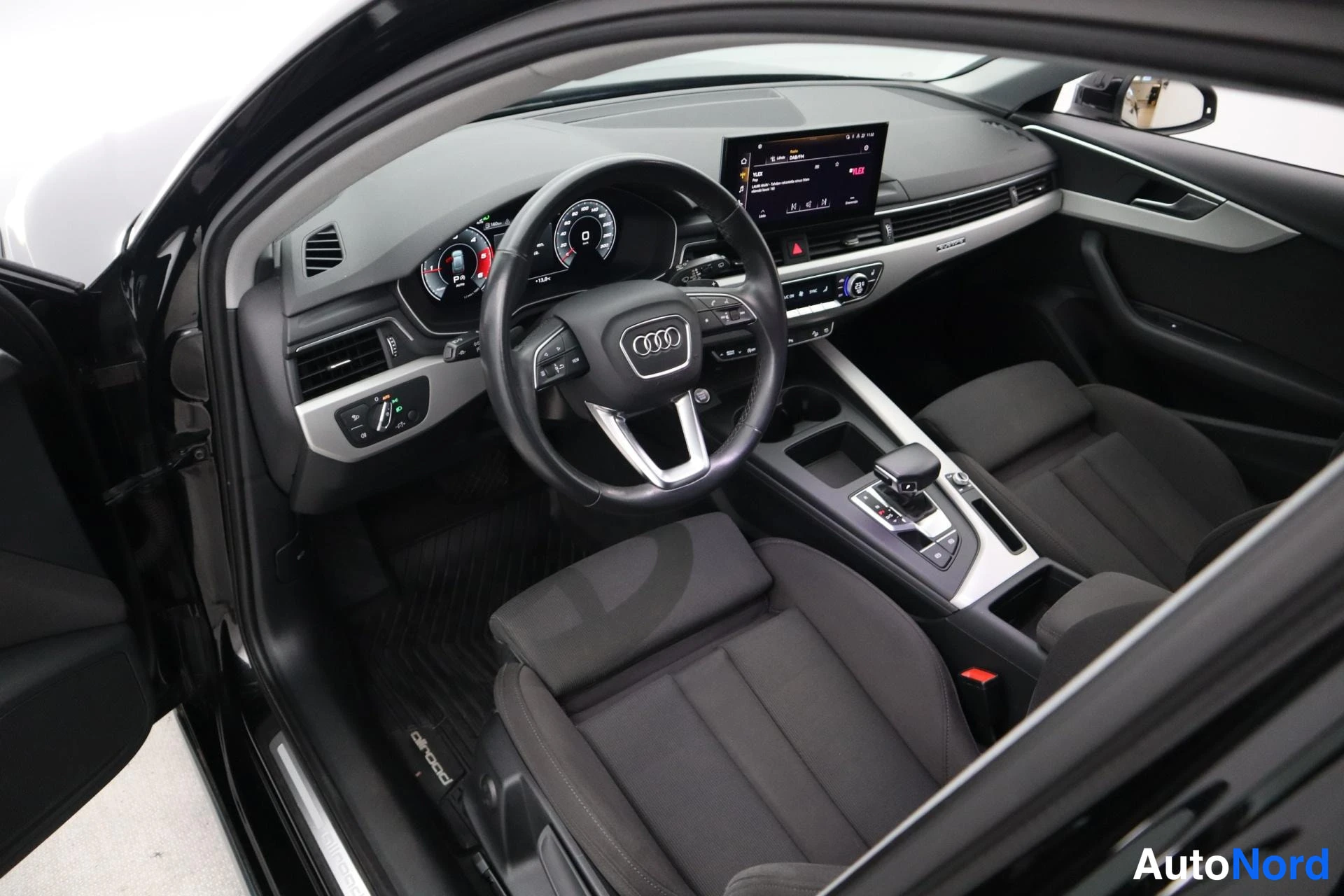 Musta Audi A4 Allroad 2021, kuva 21