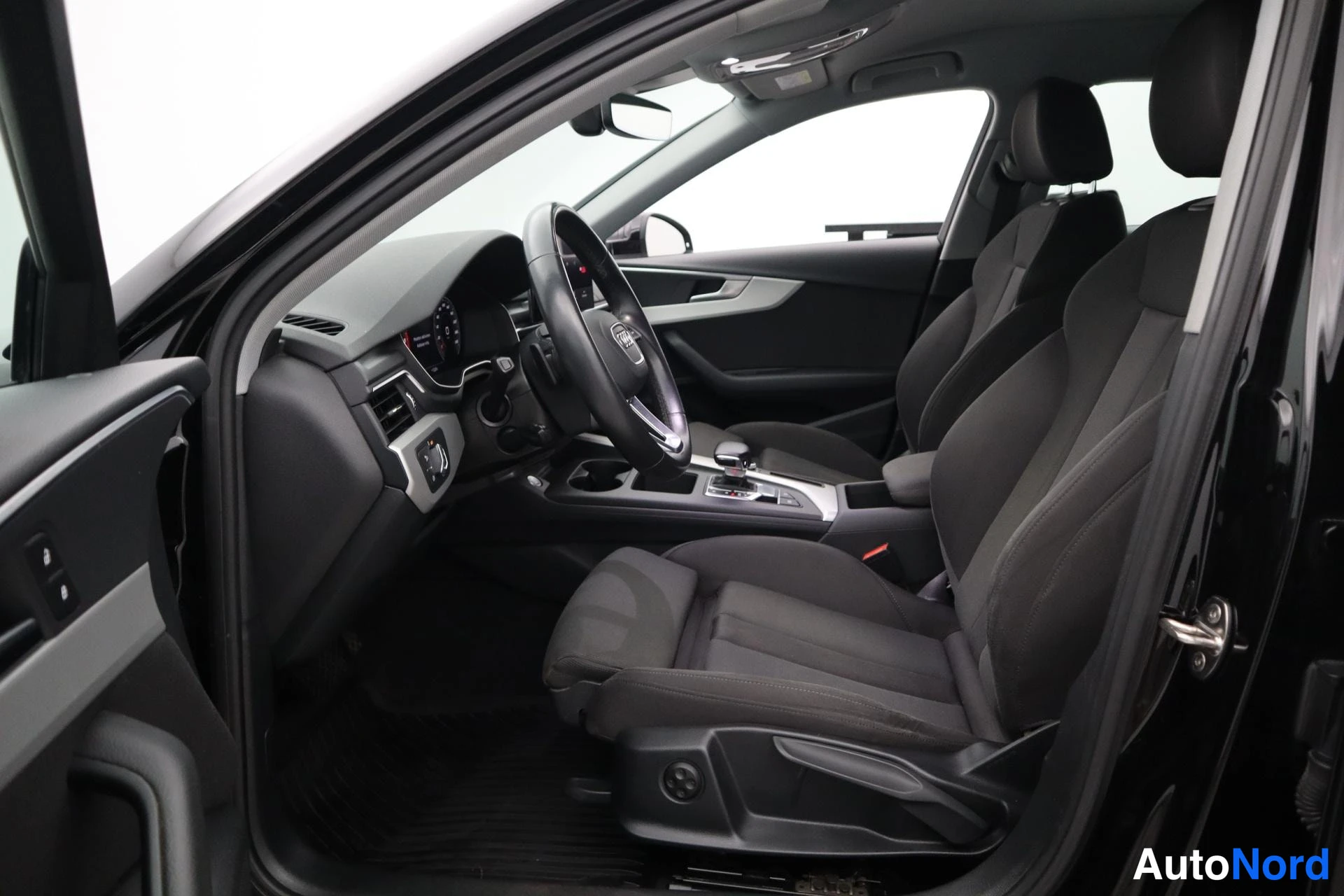 Musta Audi A4 Allroad 2021, kuva 22