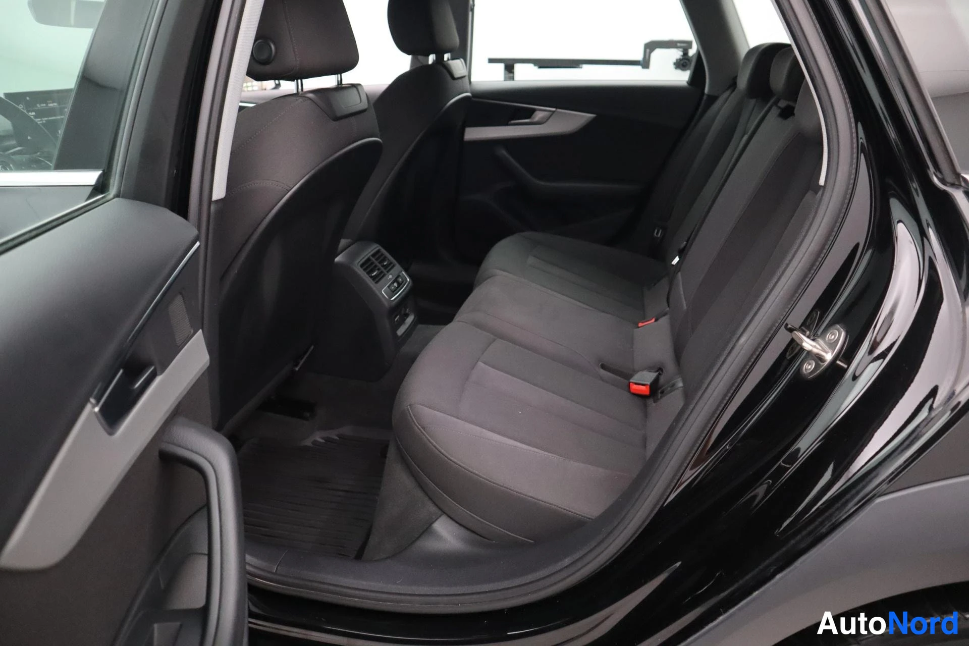 Musta Audi A4 Allroad 2021, kuva 38