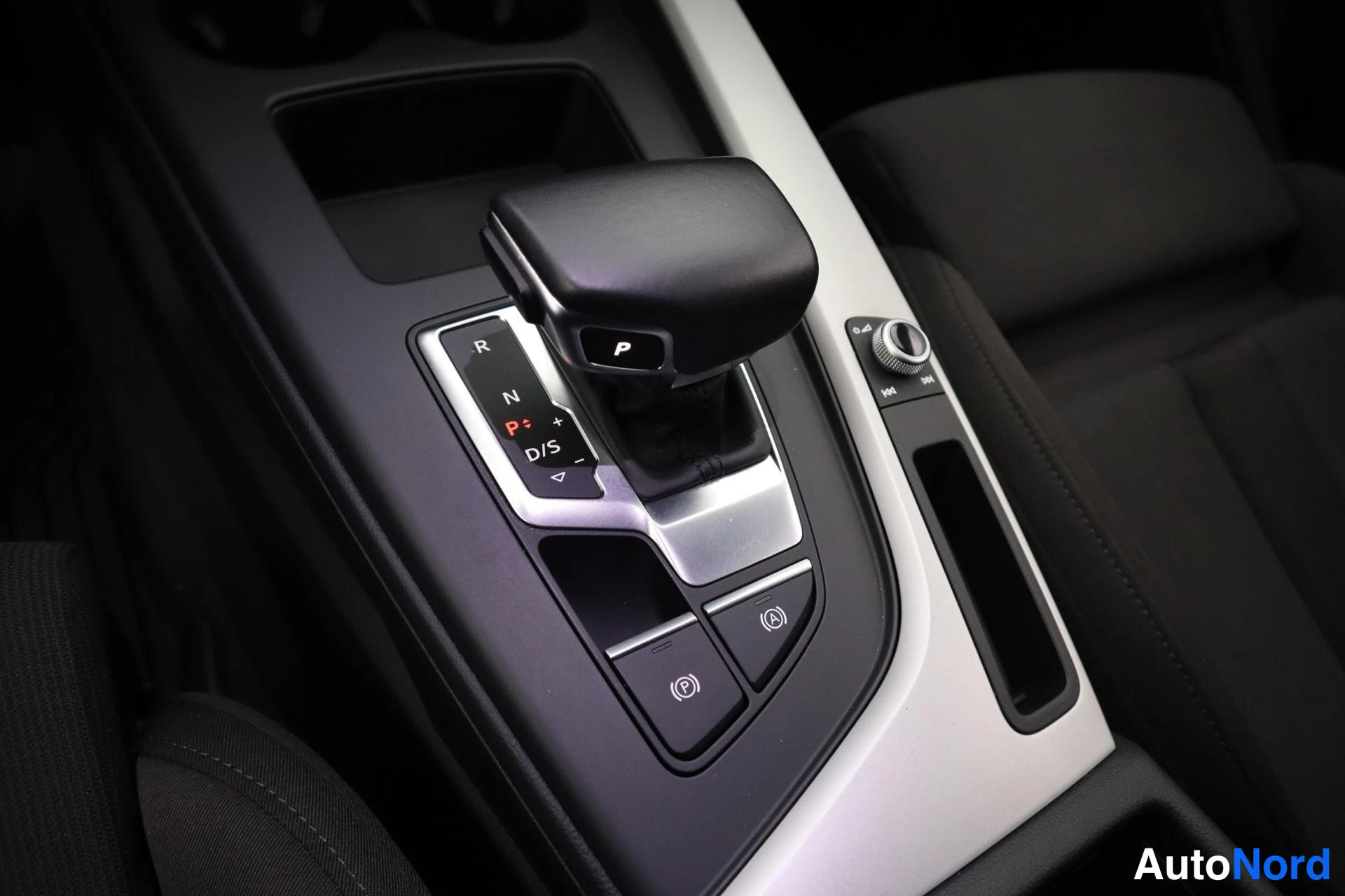 Musta Audi A4 Allroad 2021, kuva 39