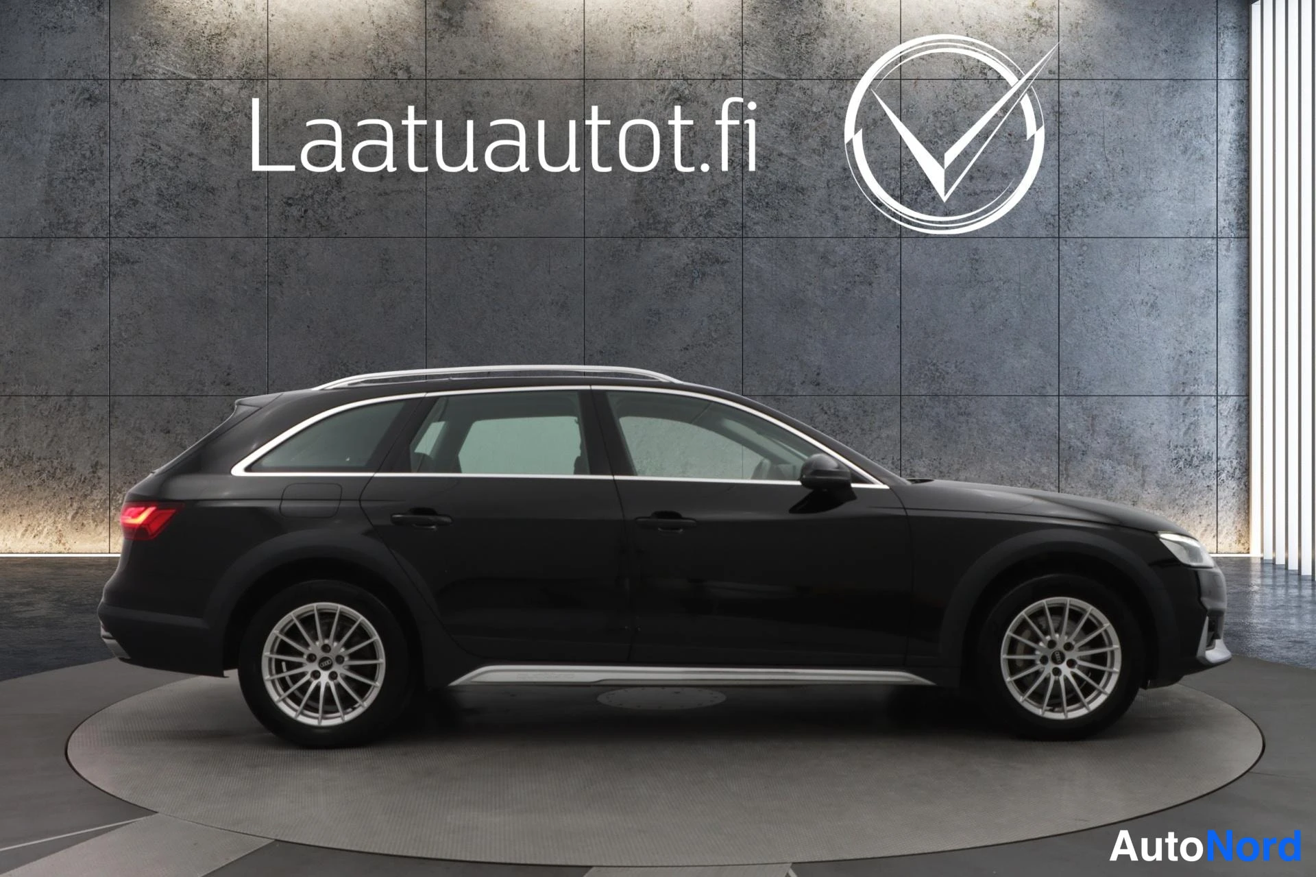 Musta Audi A4 Allroad 2021, sivulta, kuva 5
