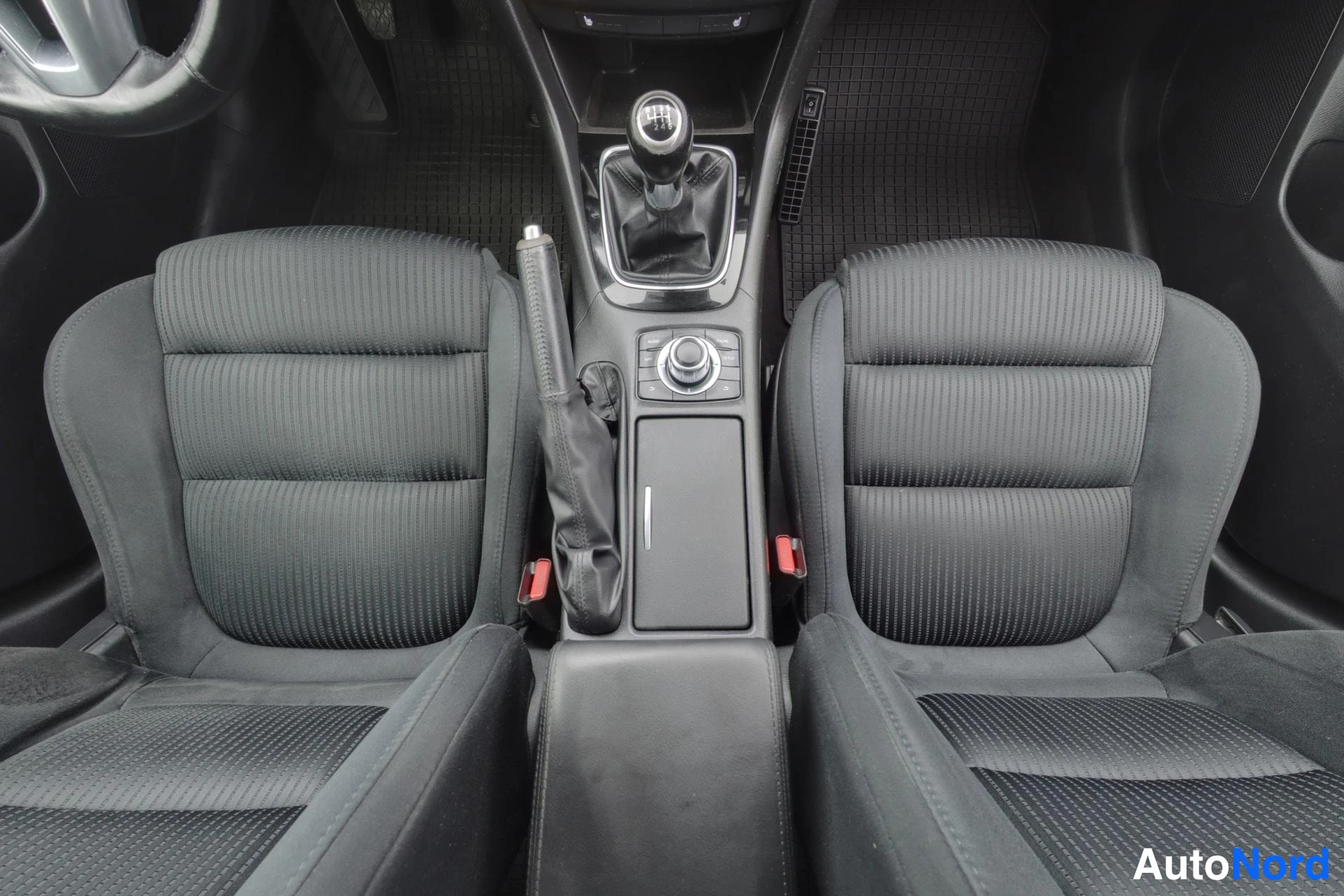Sininen Mazda 6 2013, kuva 11