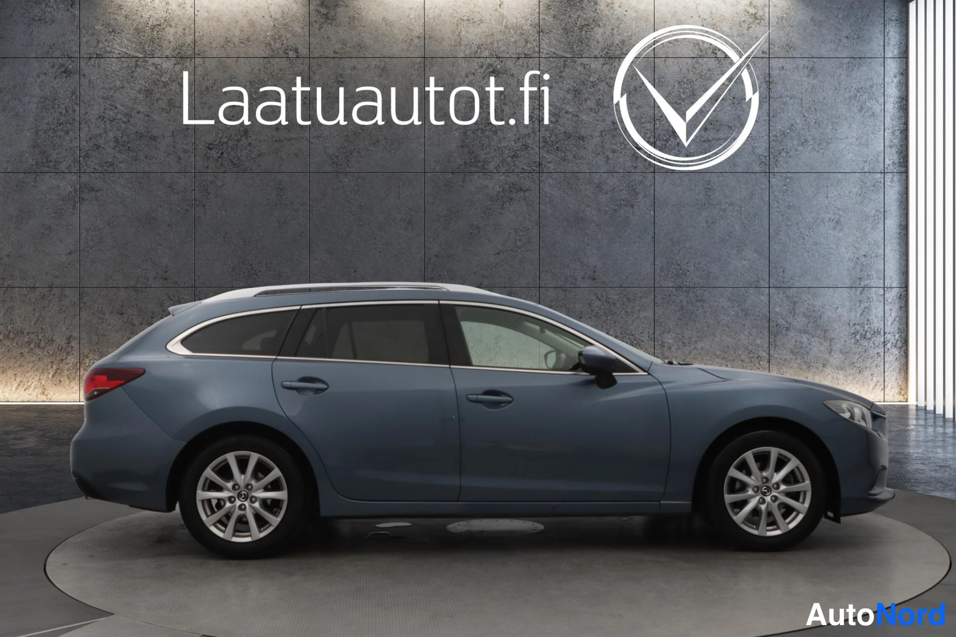Sininen Mazda 6 2013, sivulta, kuva 2