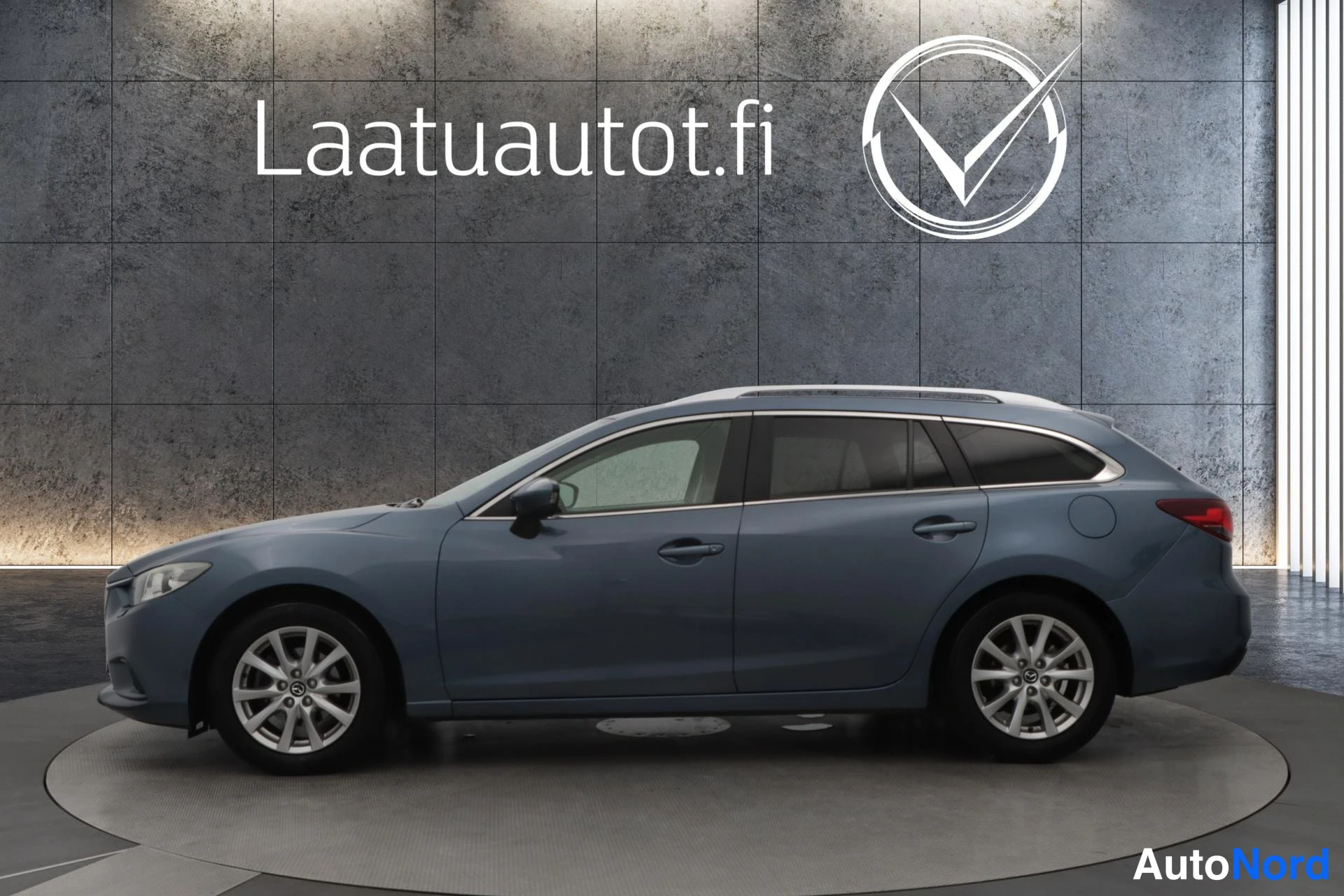Sininen Mazda 6 2013, sivulta, kuva 3