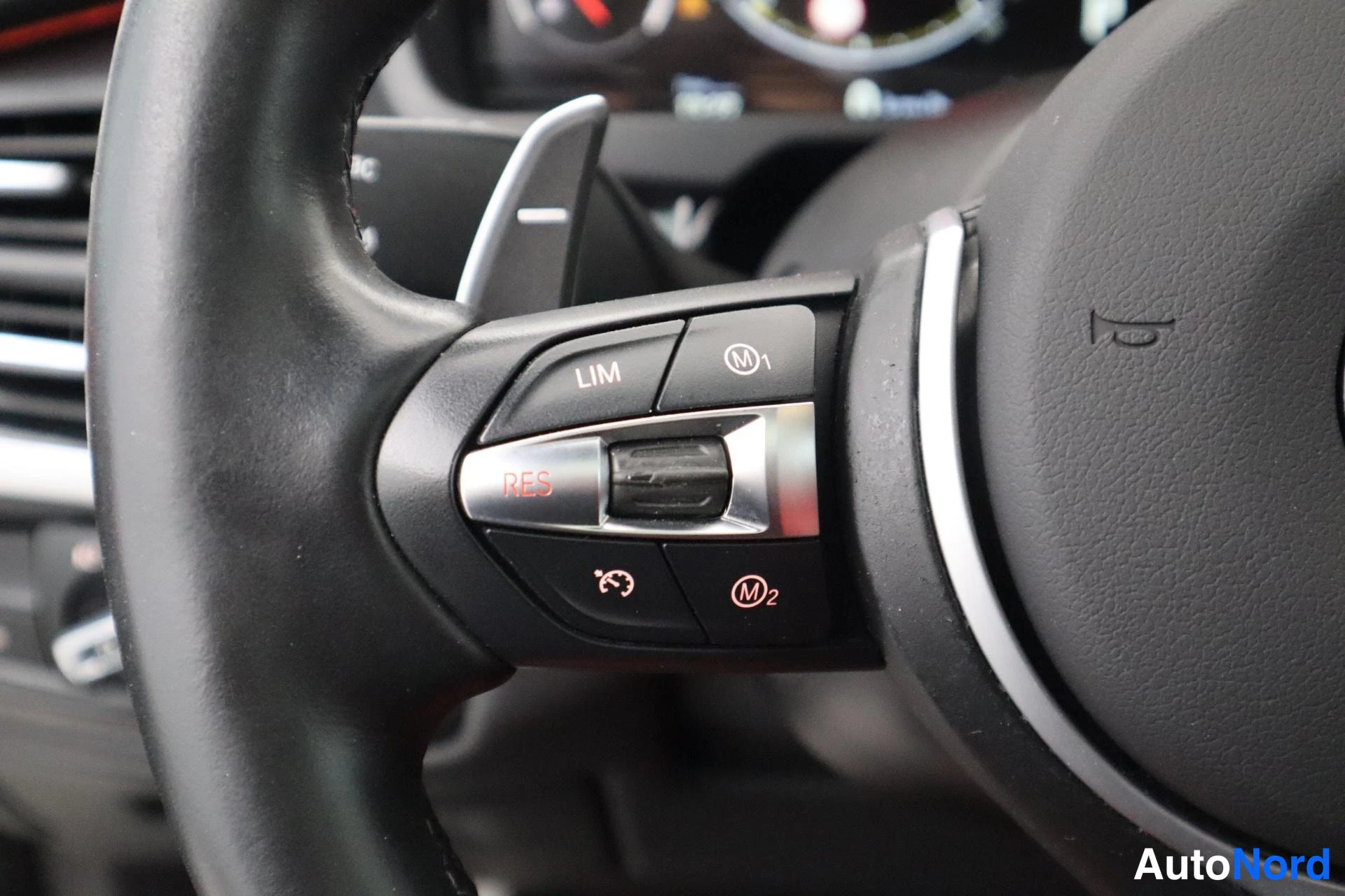 Musta BMW X6M 2015, yksityiskohta, kuva 12