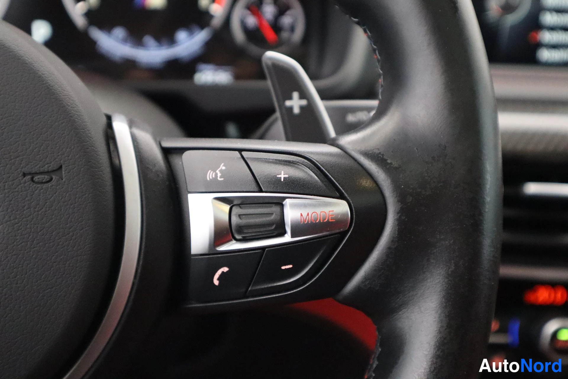 Musta BMW X6M 2015, yksityiskohta, kuva 11