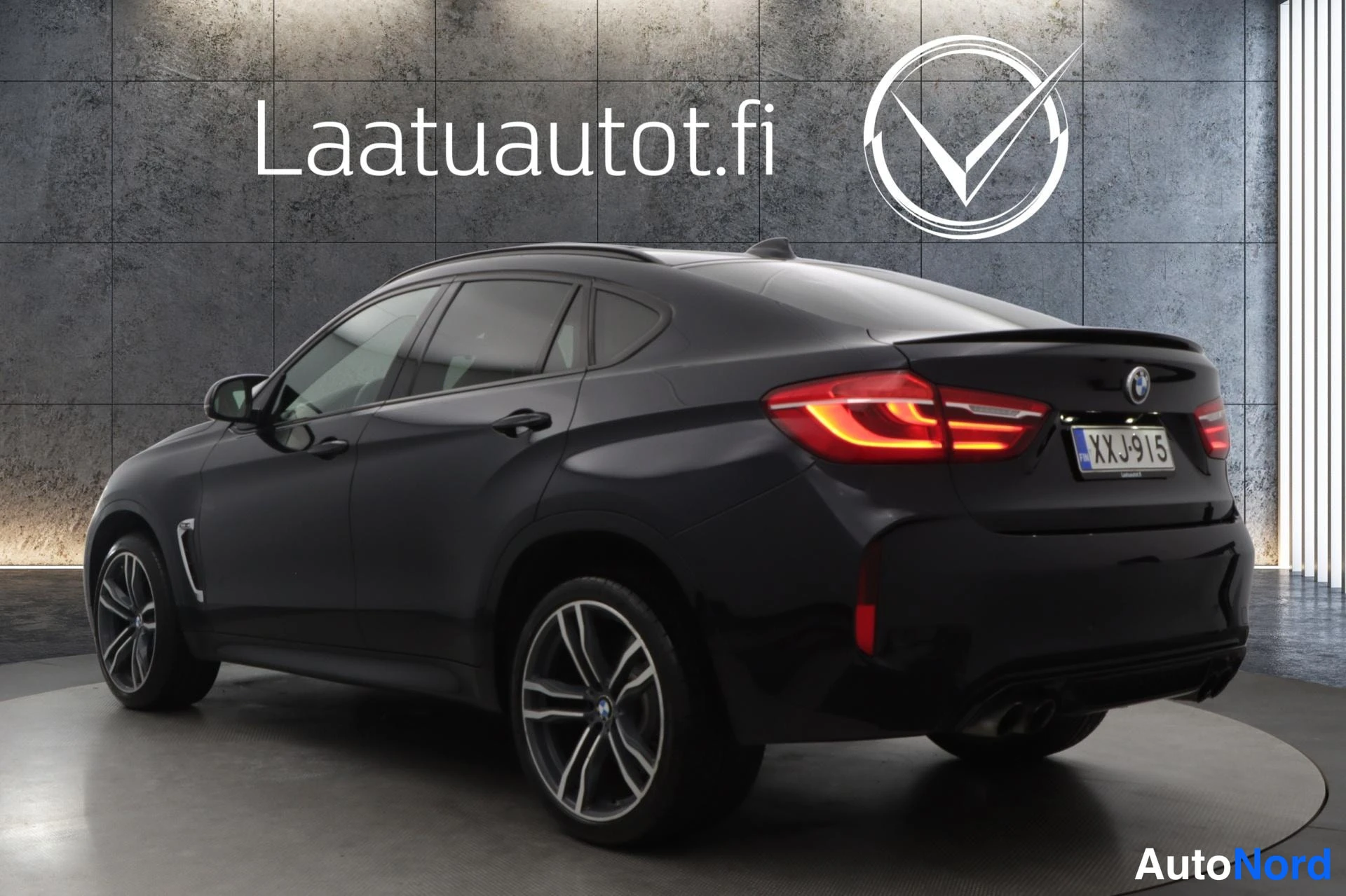 Musta BMW X6M 2015, takaviisto, kuva 7