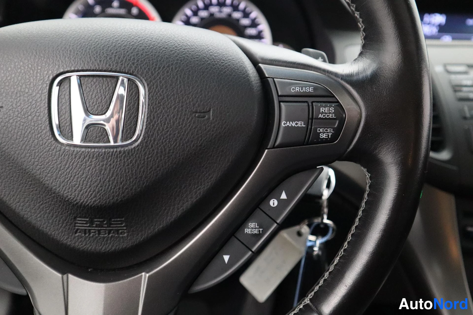 Punainen Honda Accord 2013, kuva 14