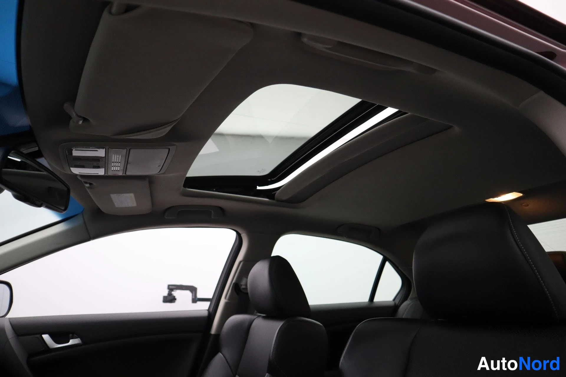 Punainen Honda Accord 2013, kuva 19