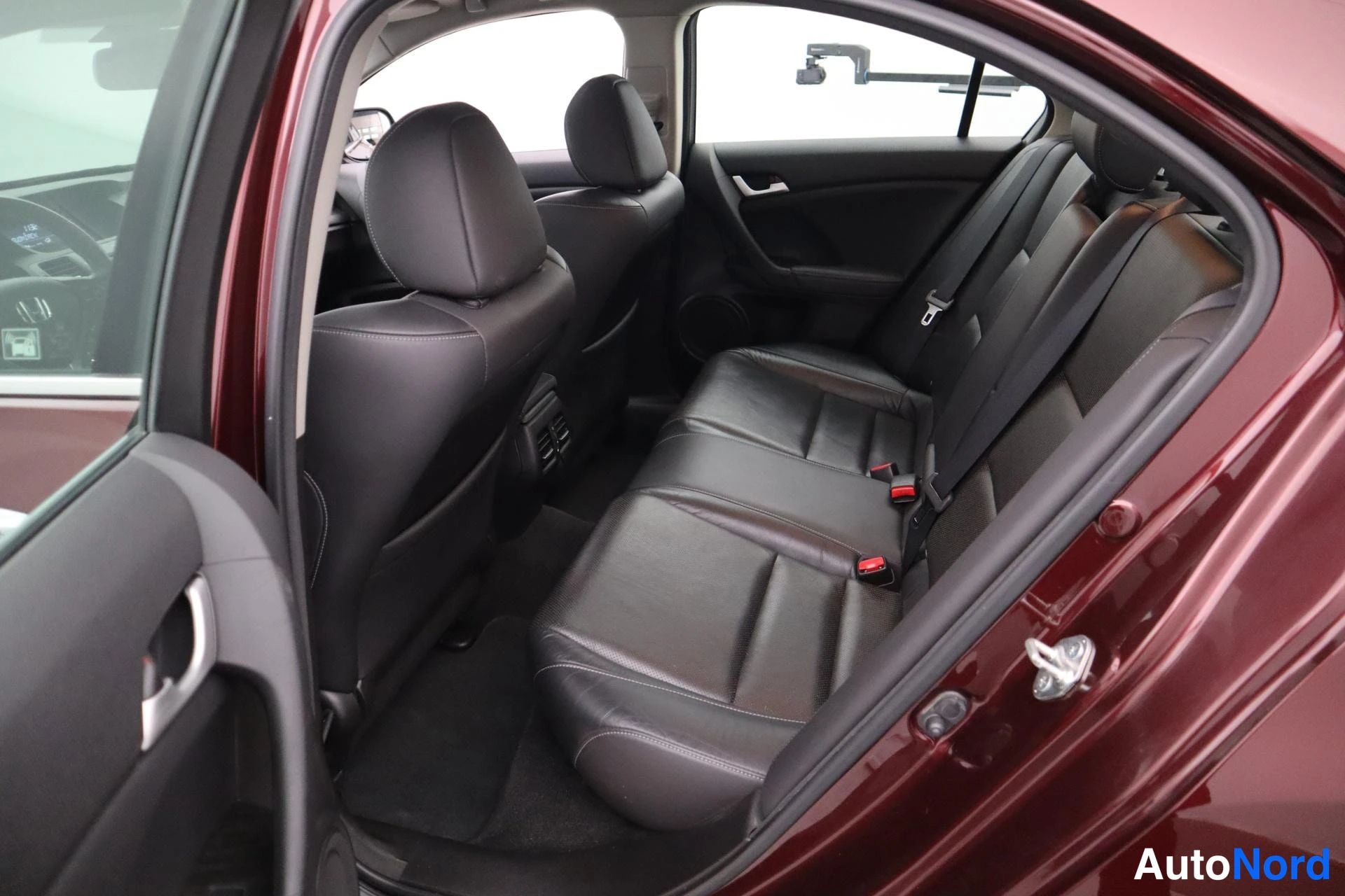 Punainen Honda Accord 2013, kuva 22