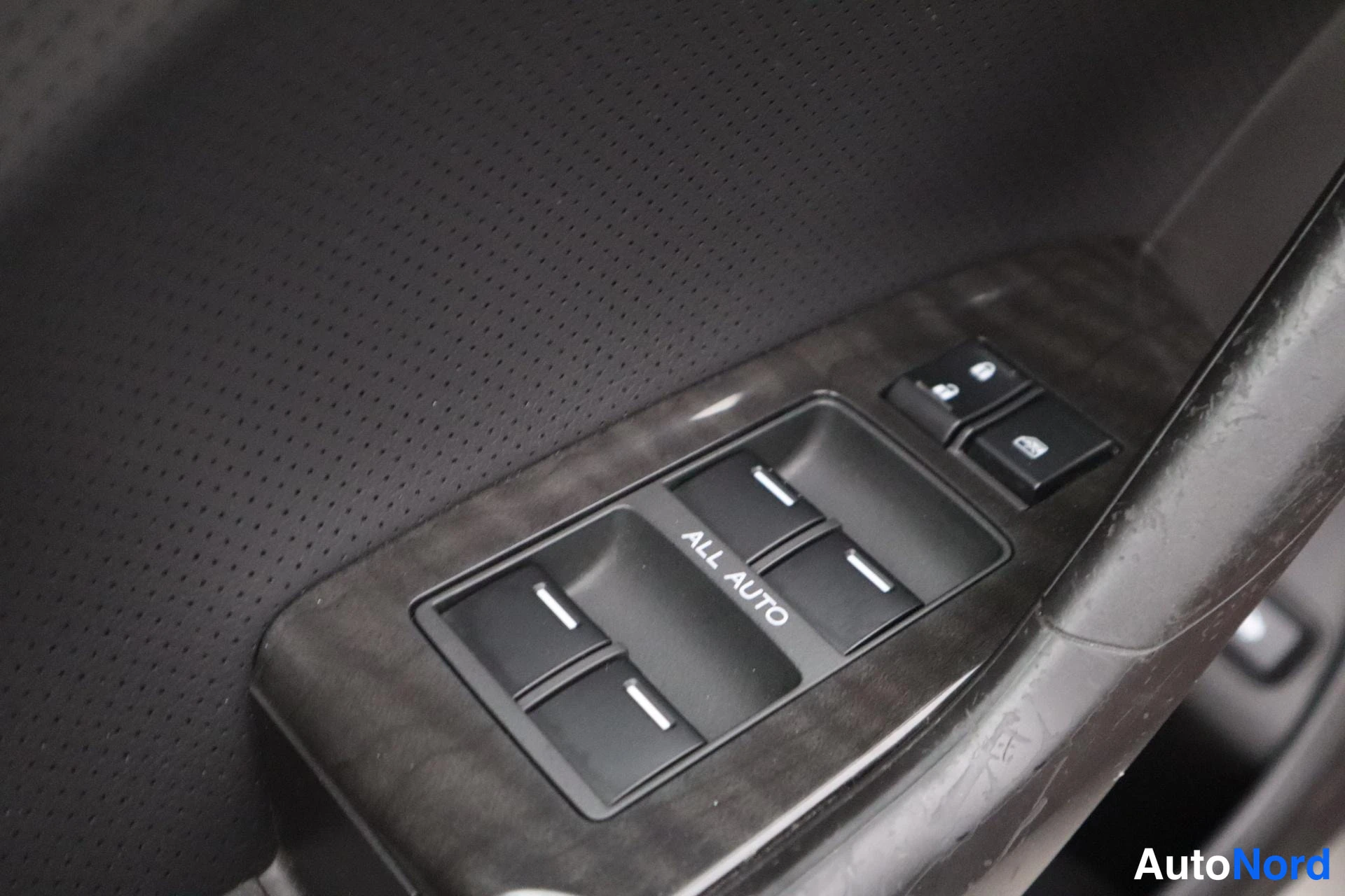 Punainen Honda Accord 2013, kuva 29