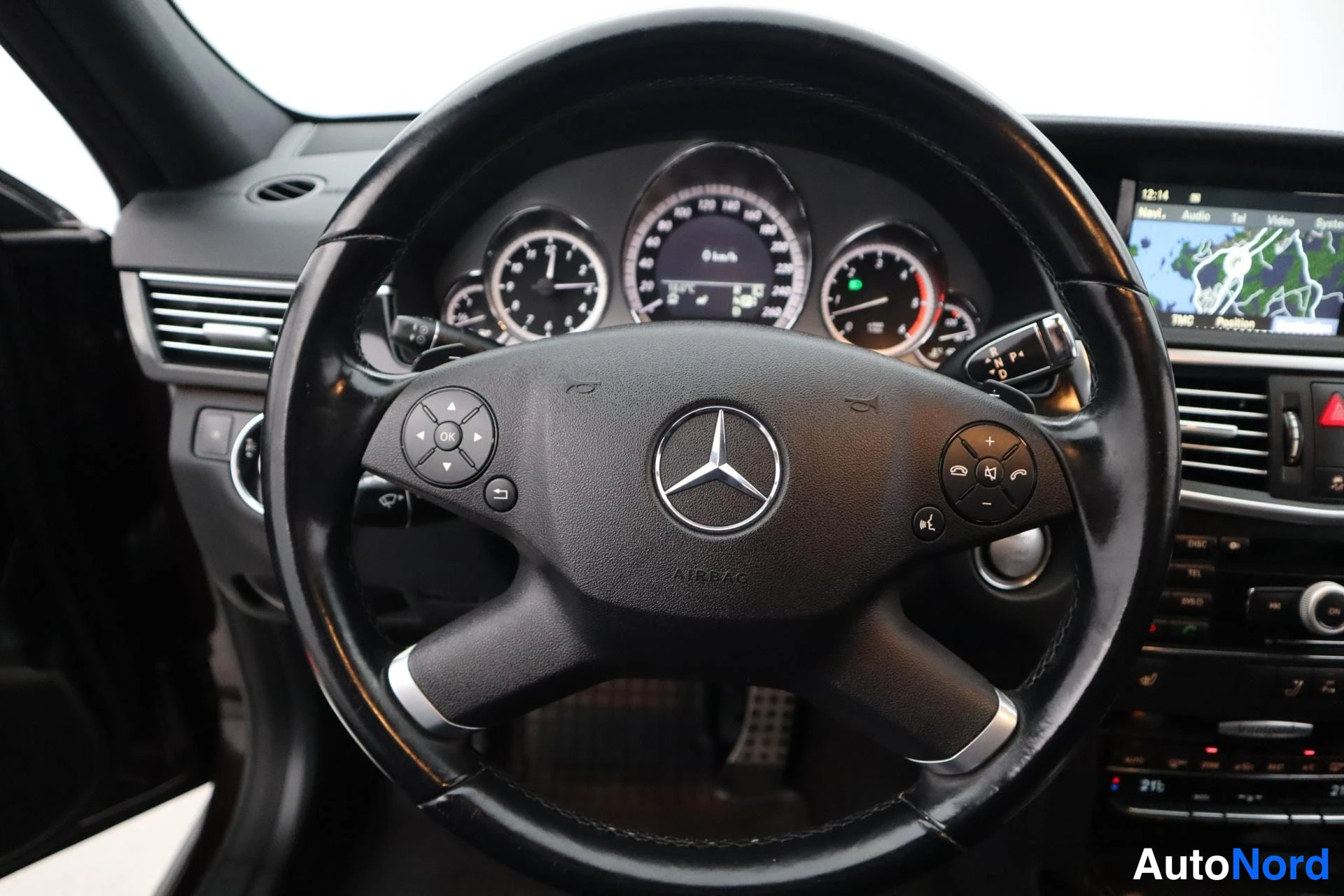 Brown Mercedes-Benz E 2009, photo 17