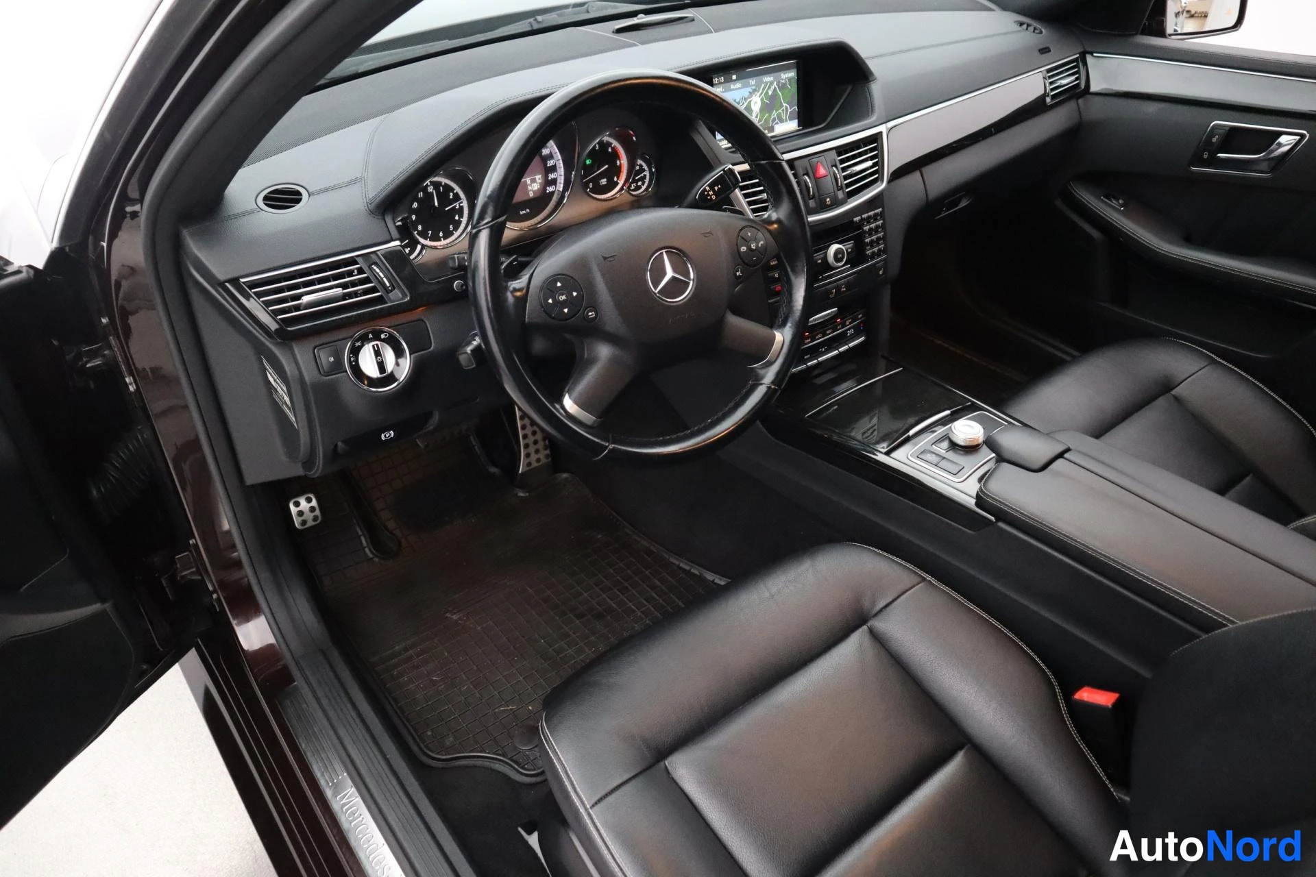 Brown Mercedes-Benz E 2009, photo 19