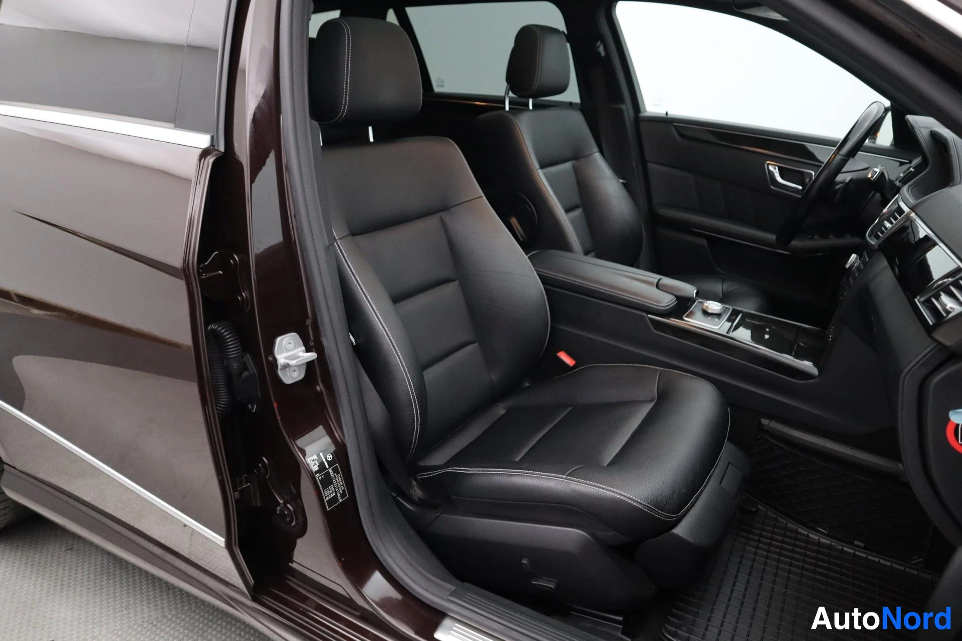 Brown Mercedes-Benz E 2009, photo 22