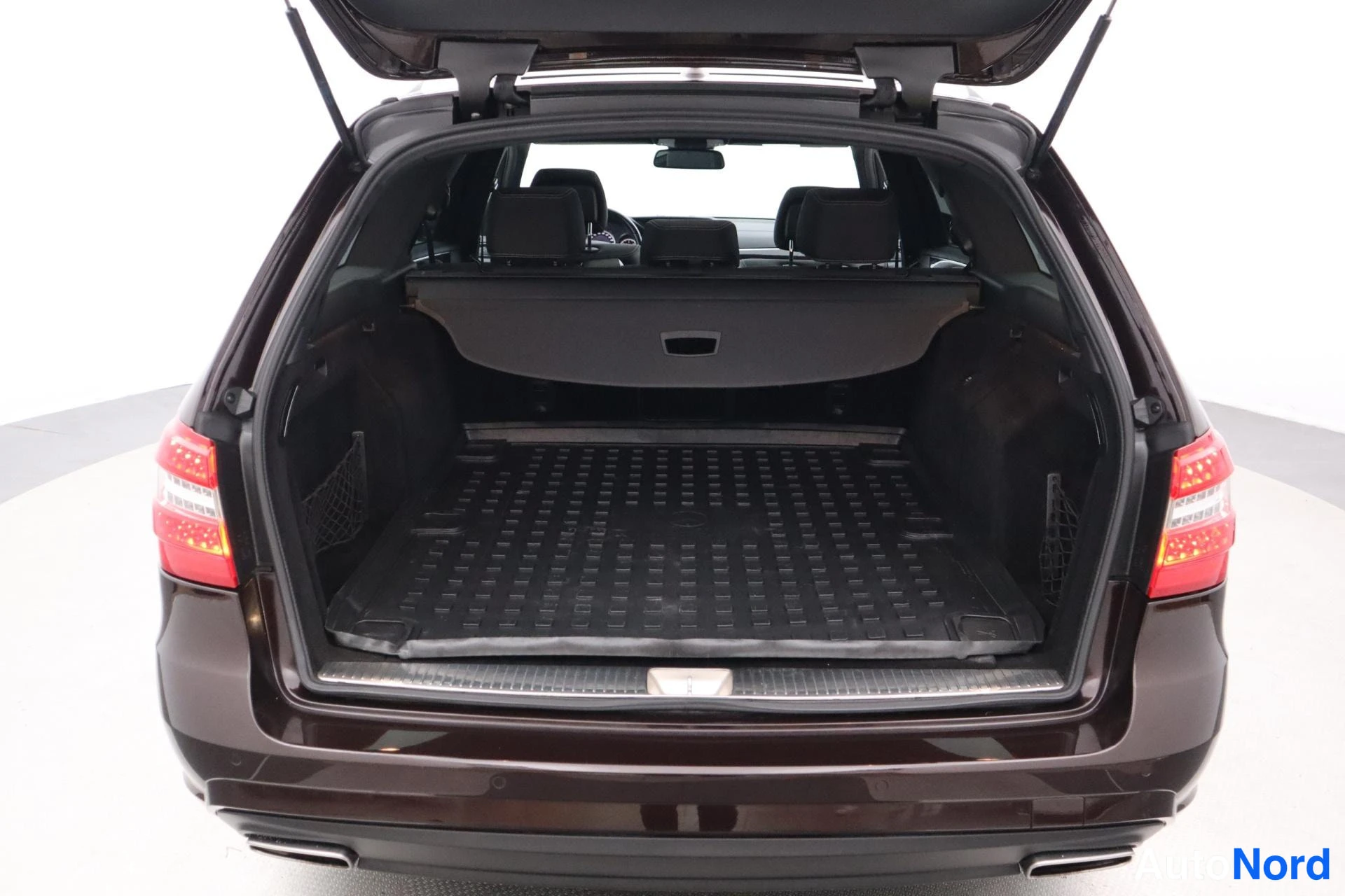 Brown Mercedes-Benz E 2009, rear, photo 8
