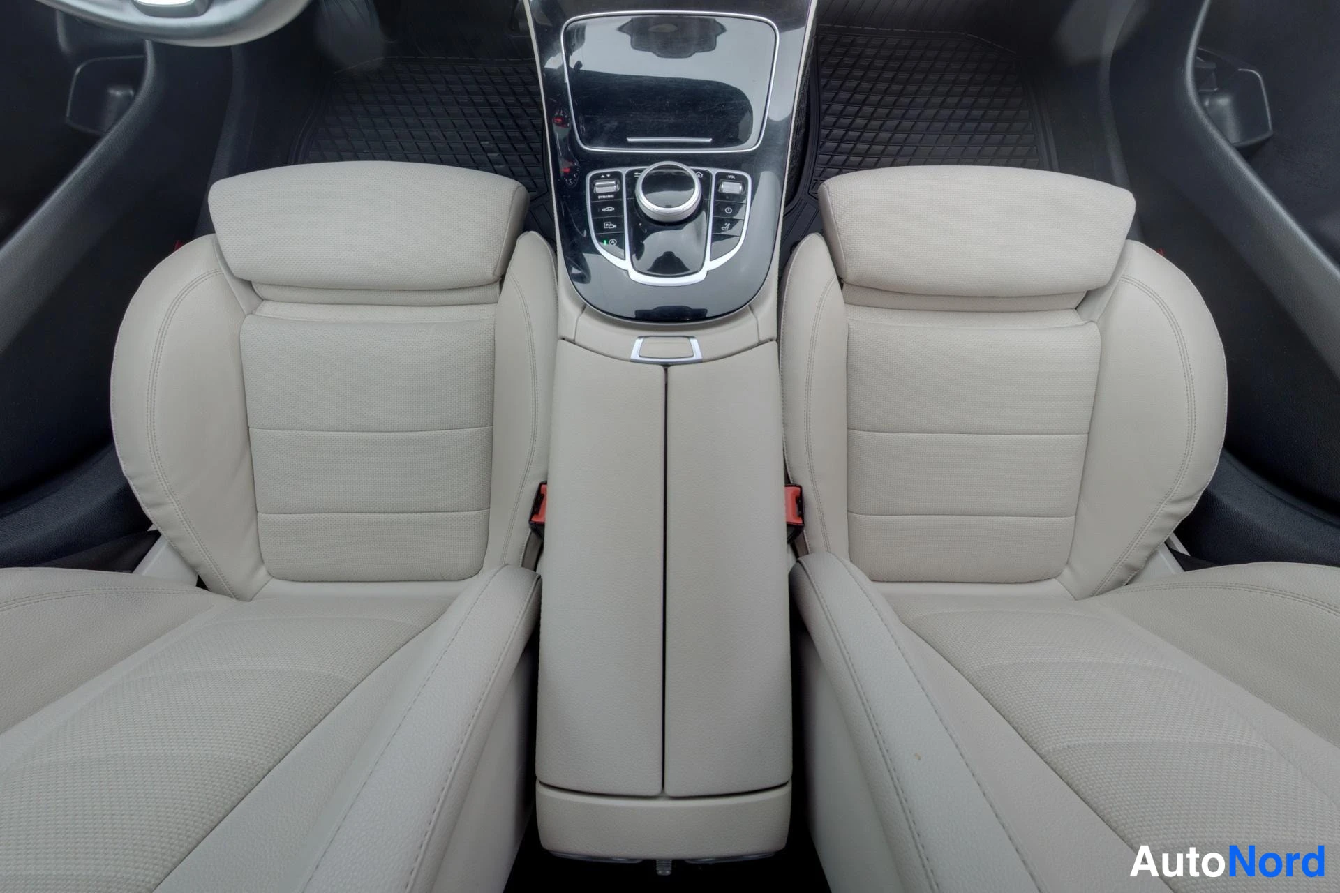 White Mercedes-Benz E 2018, photo 13