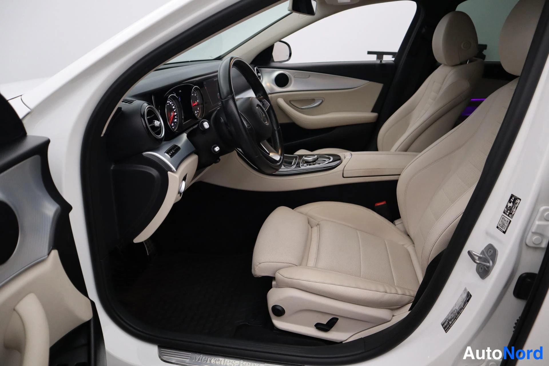 White Mercedes-Benz E 2018, photo 15