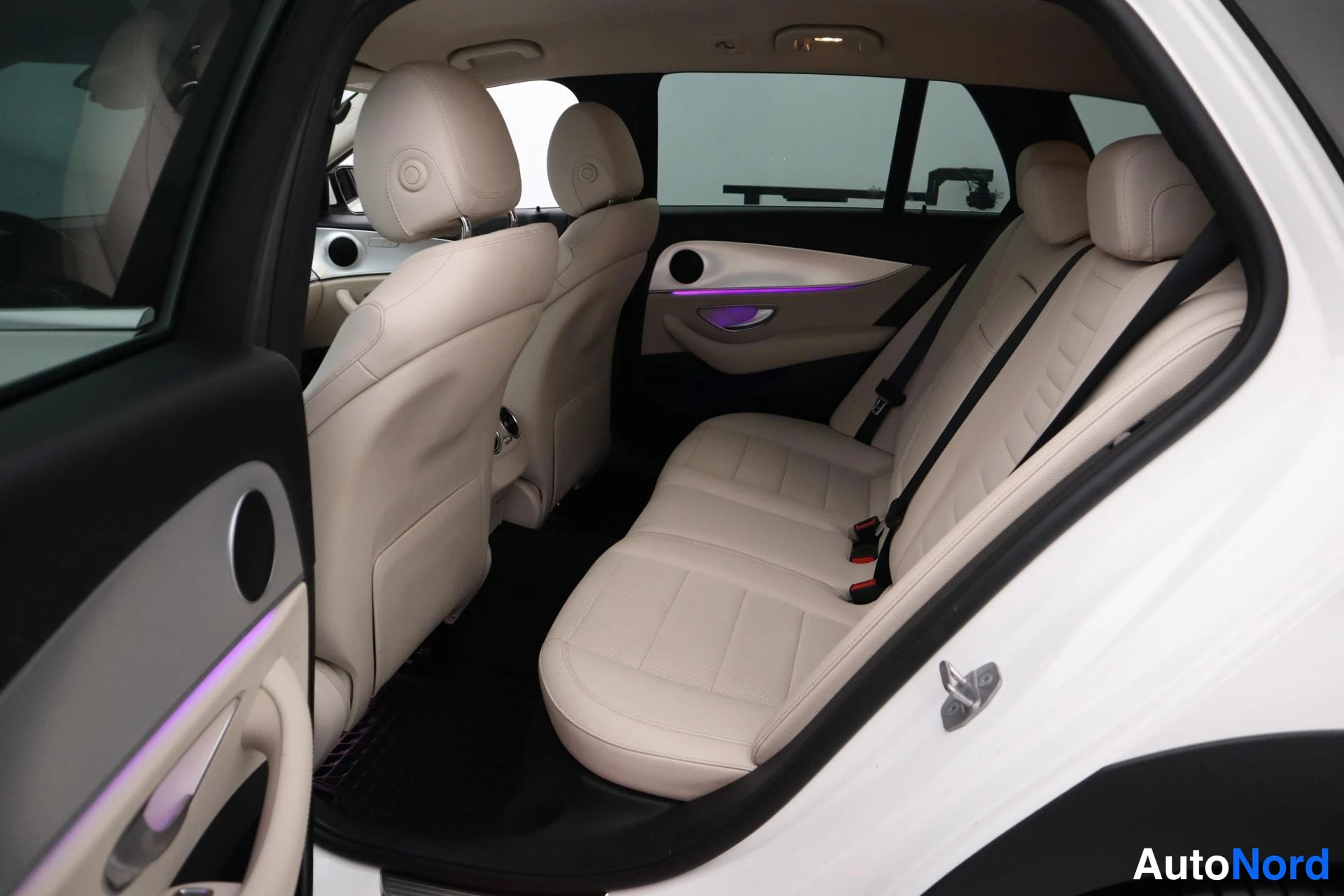 White Mercedes-Benz E 2018, photo 17