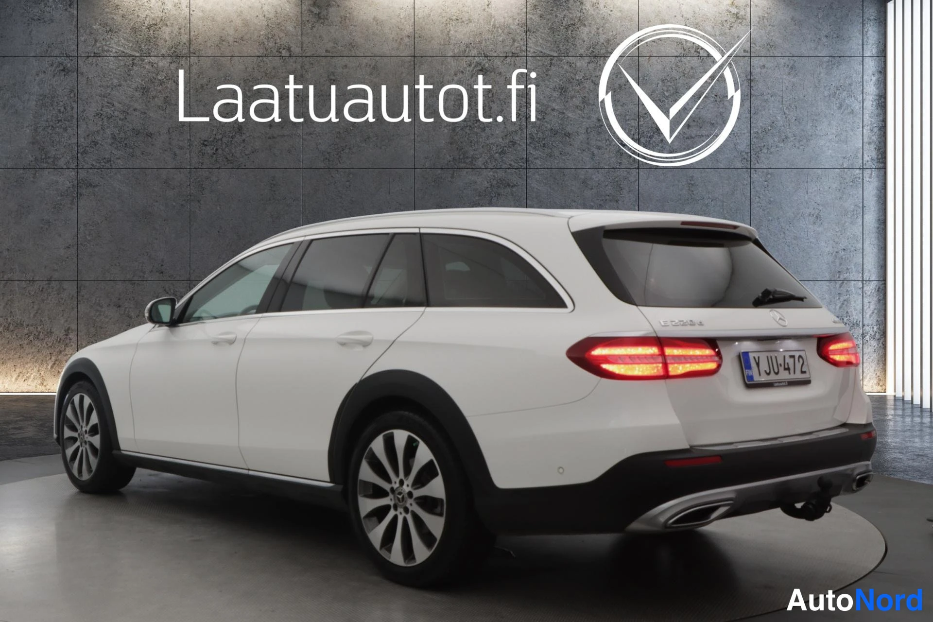 White Mercedes-Benz E 2018, photo 38