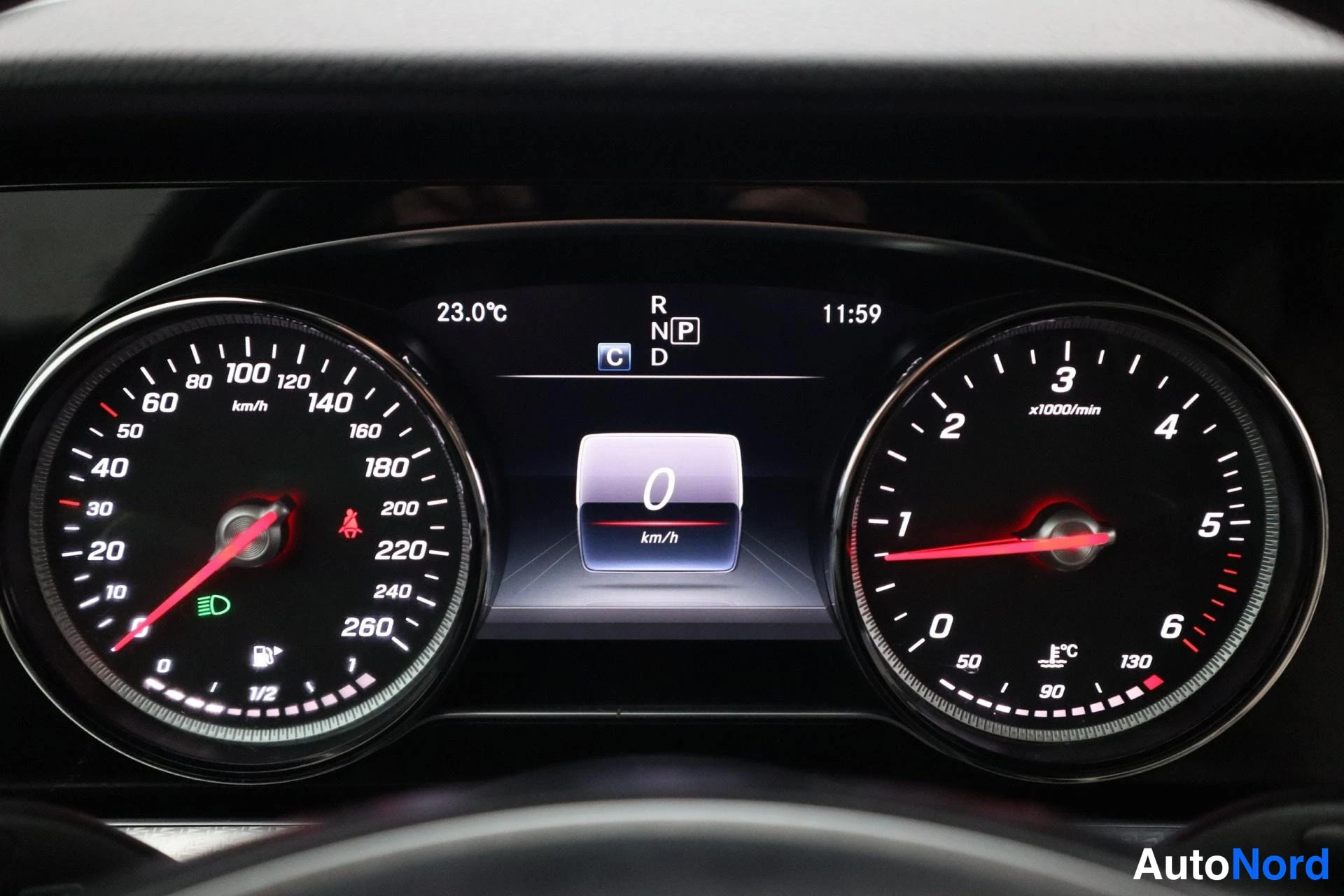 White Mercedes-Benz E 2018, photo 29