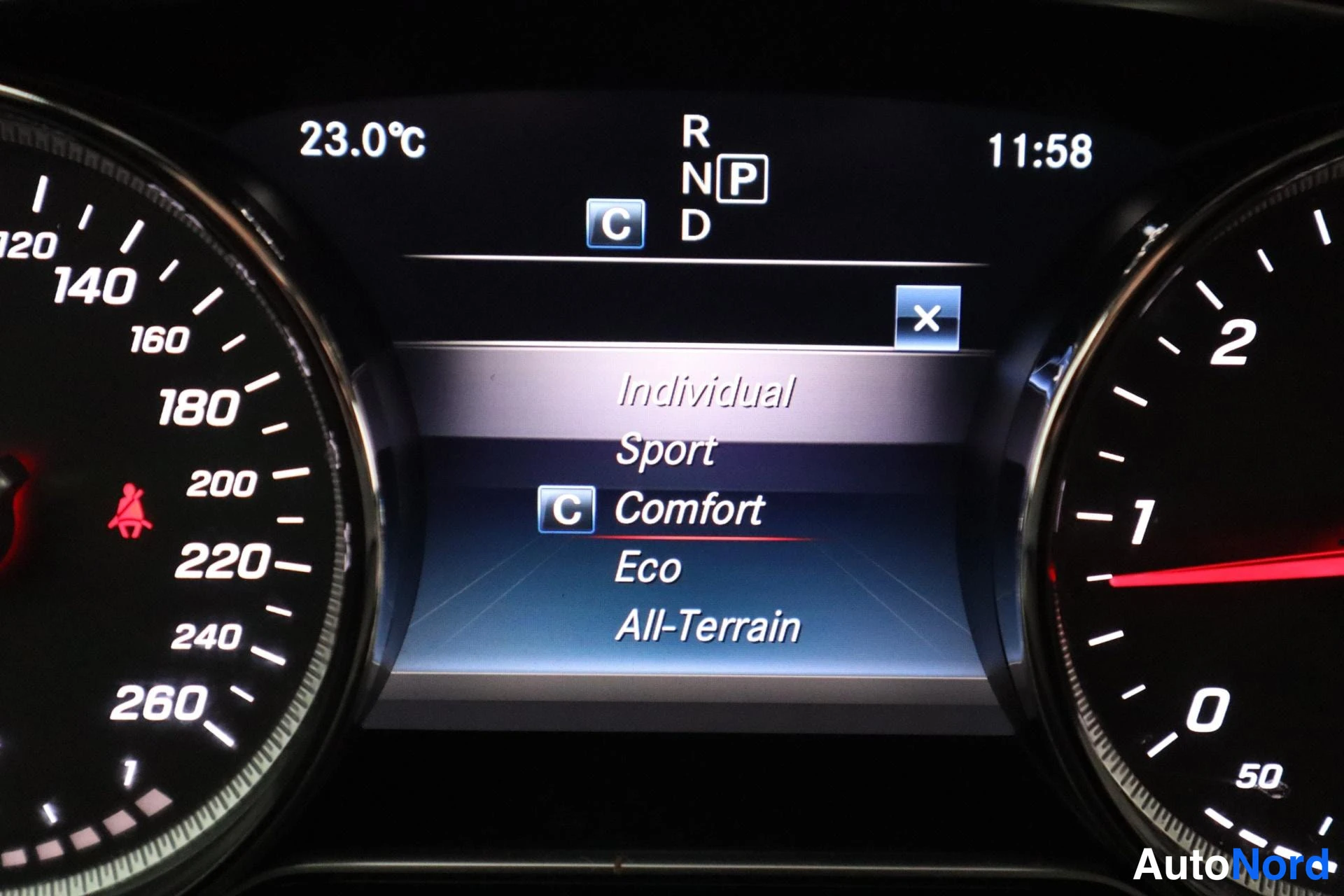 White Mercedes-Benz E 2018, photo 30