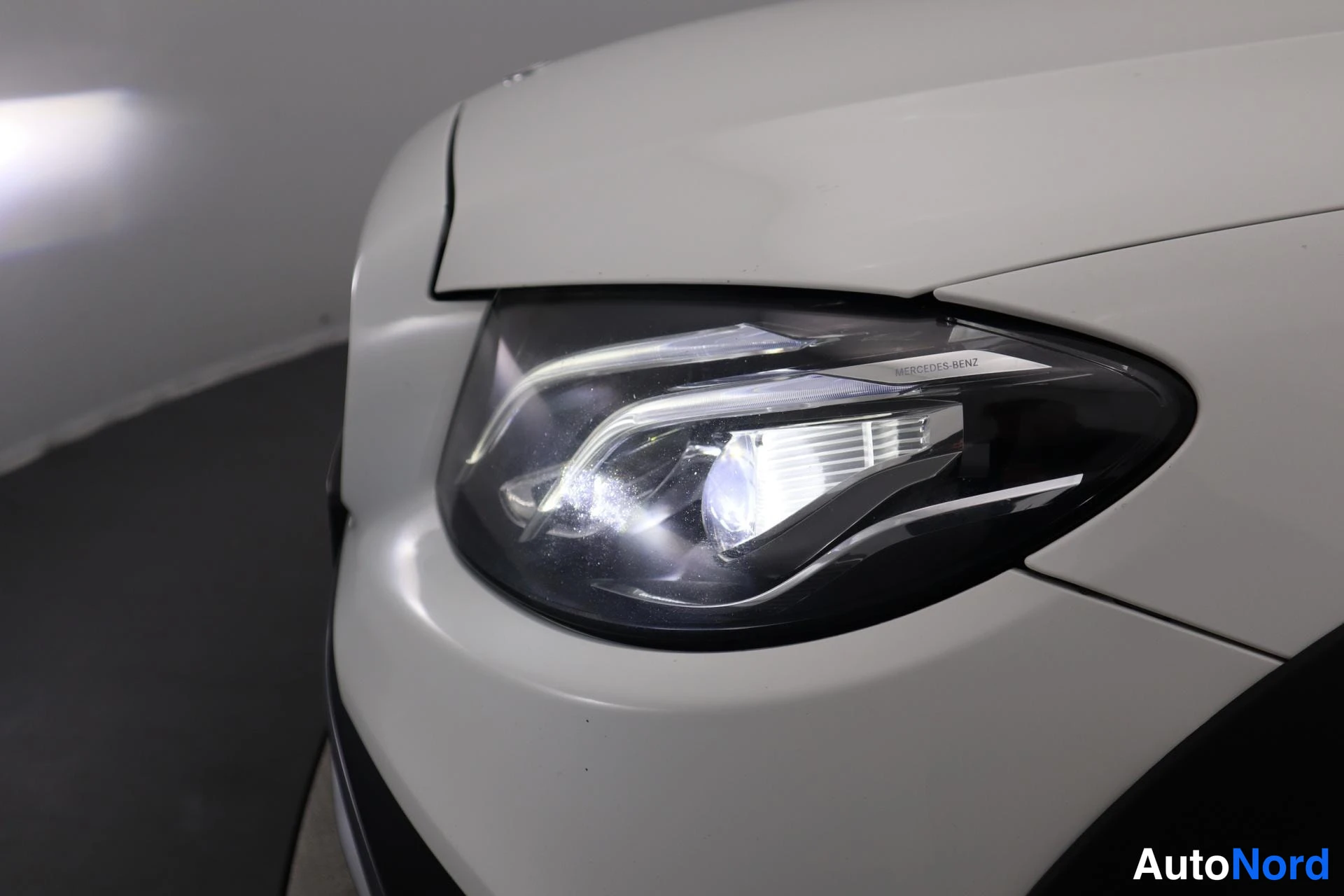 White Mercedes-Benz E 2018, front, photo 2
