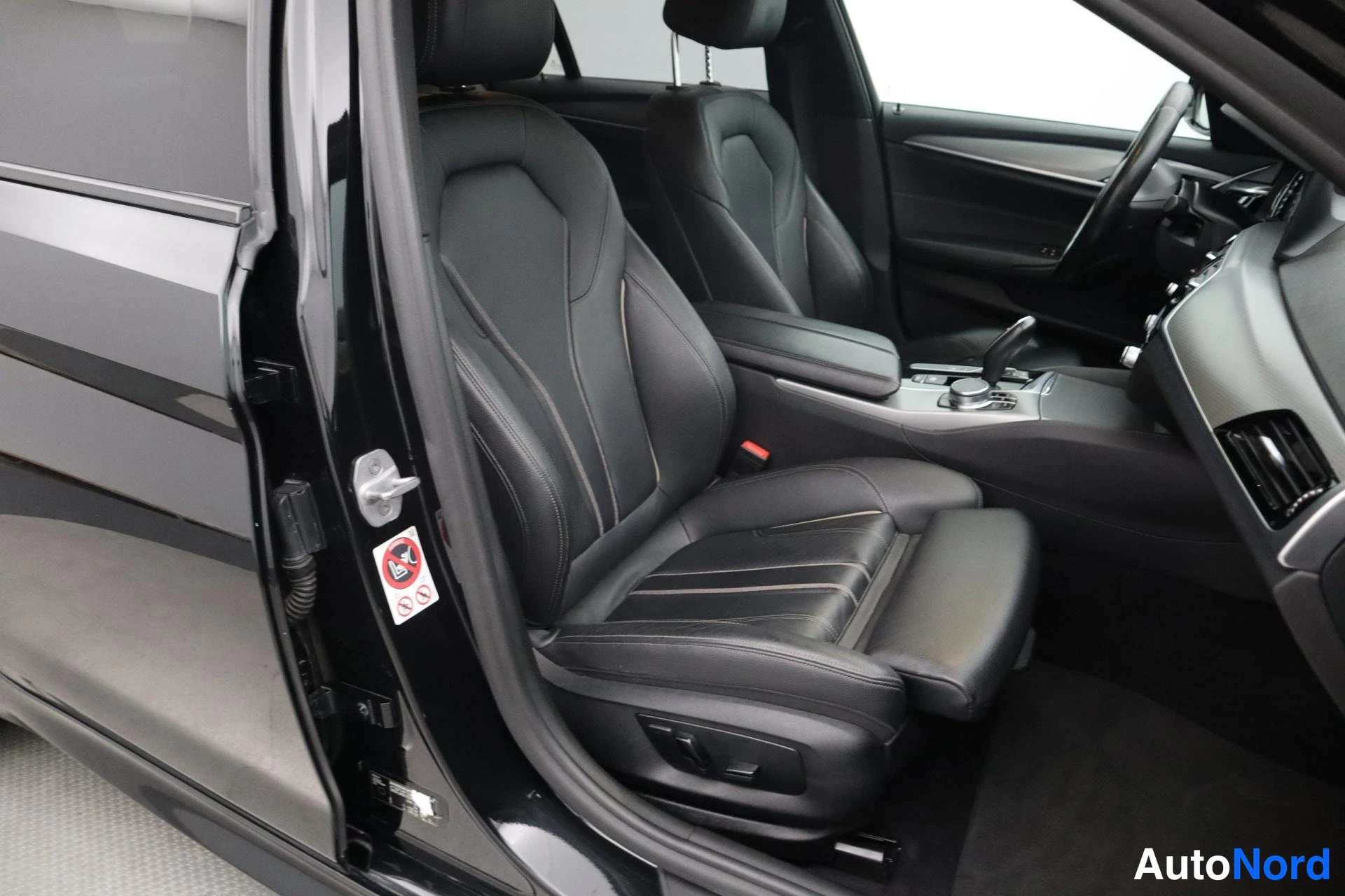 Musta BMW 530 2017, kuva 17