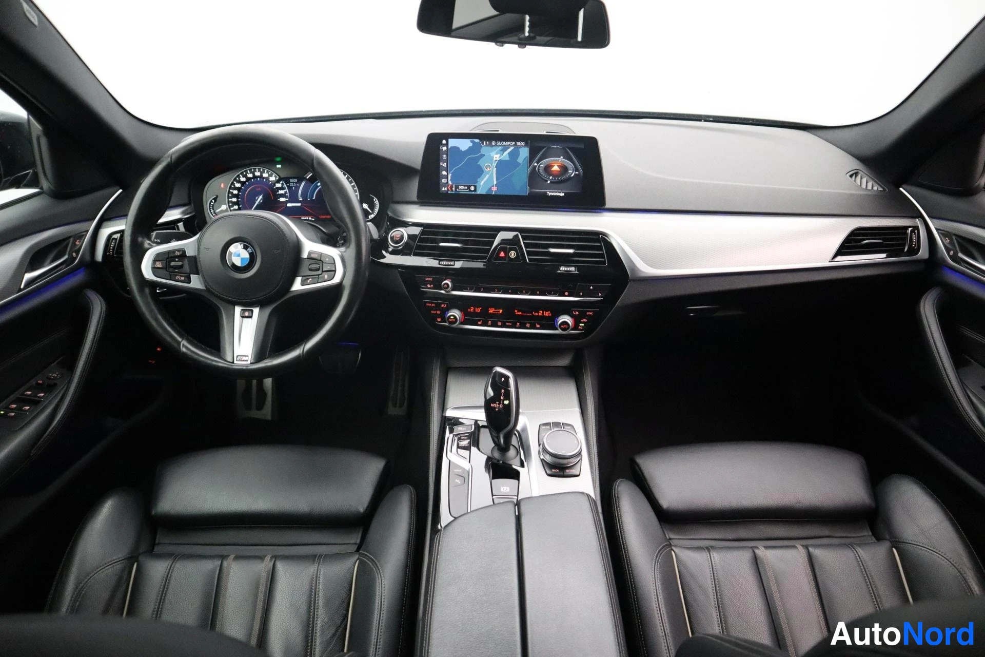 Musta BMW 530 2017, yksityiskohta, kuva 10