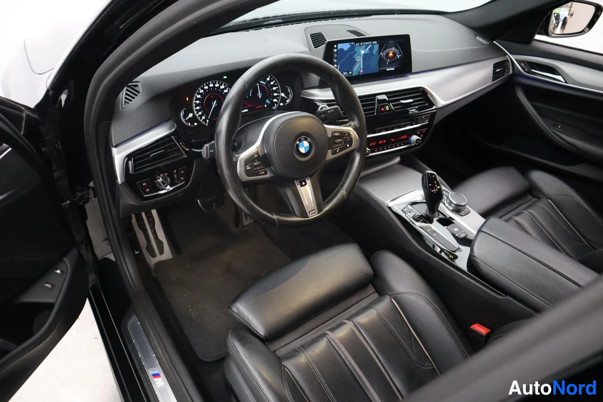 Musta BMW 530 2017, kuva 15