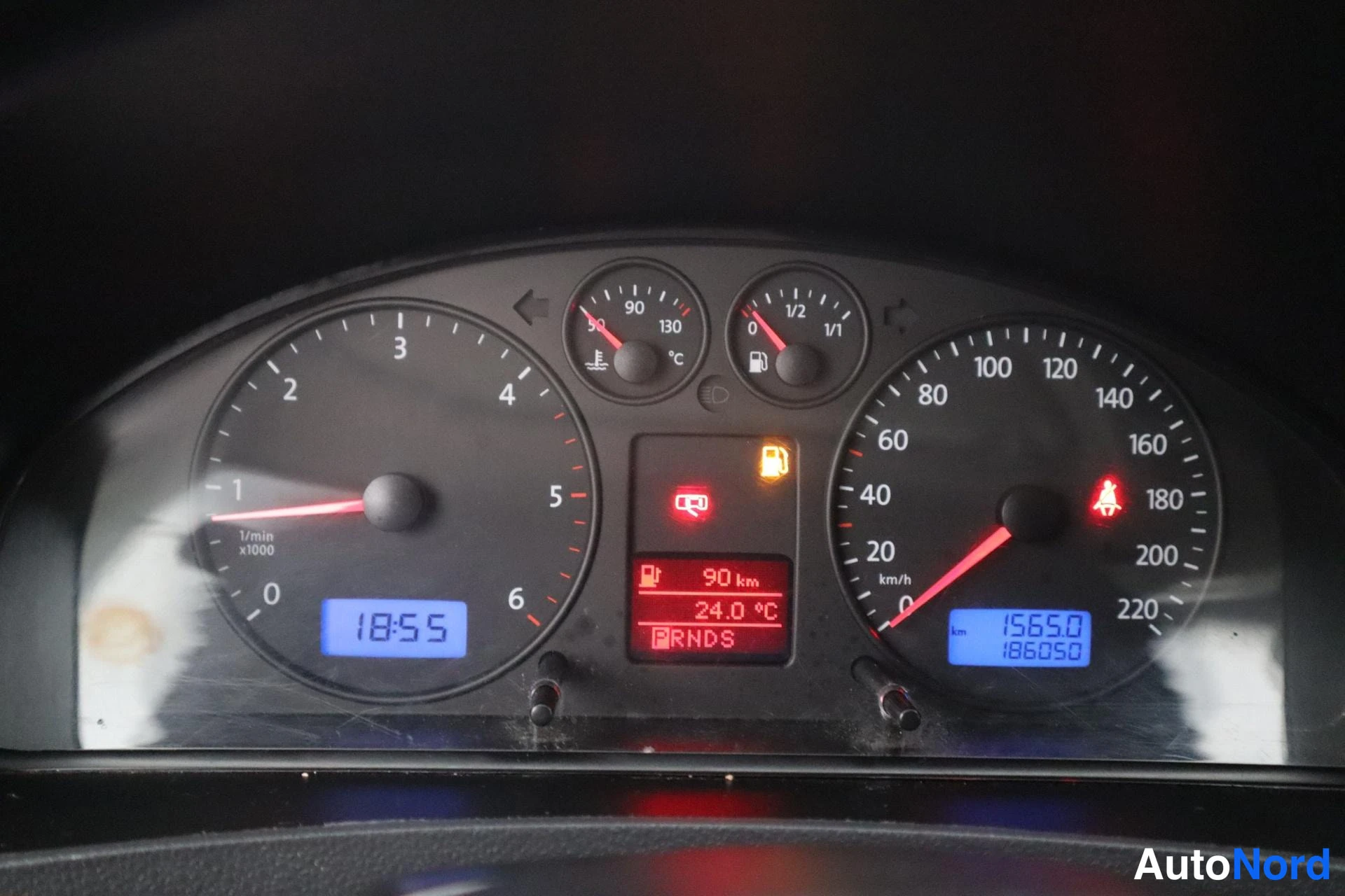 Punainen Volkswagen Transporter 2008, kuva 17