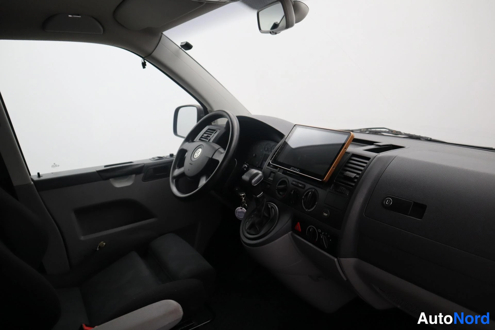 Punainen Volkswagen Transporter 2008, kuva 22