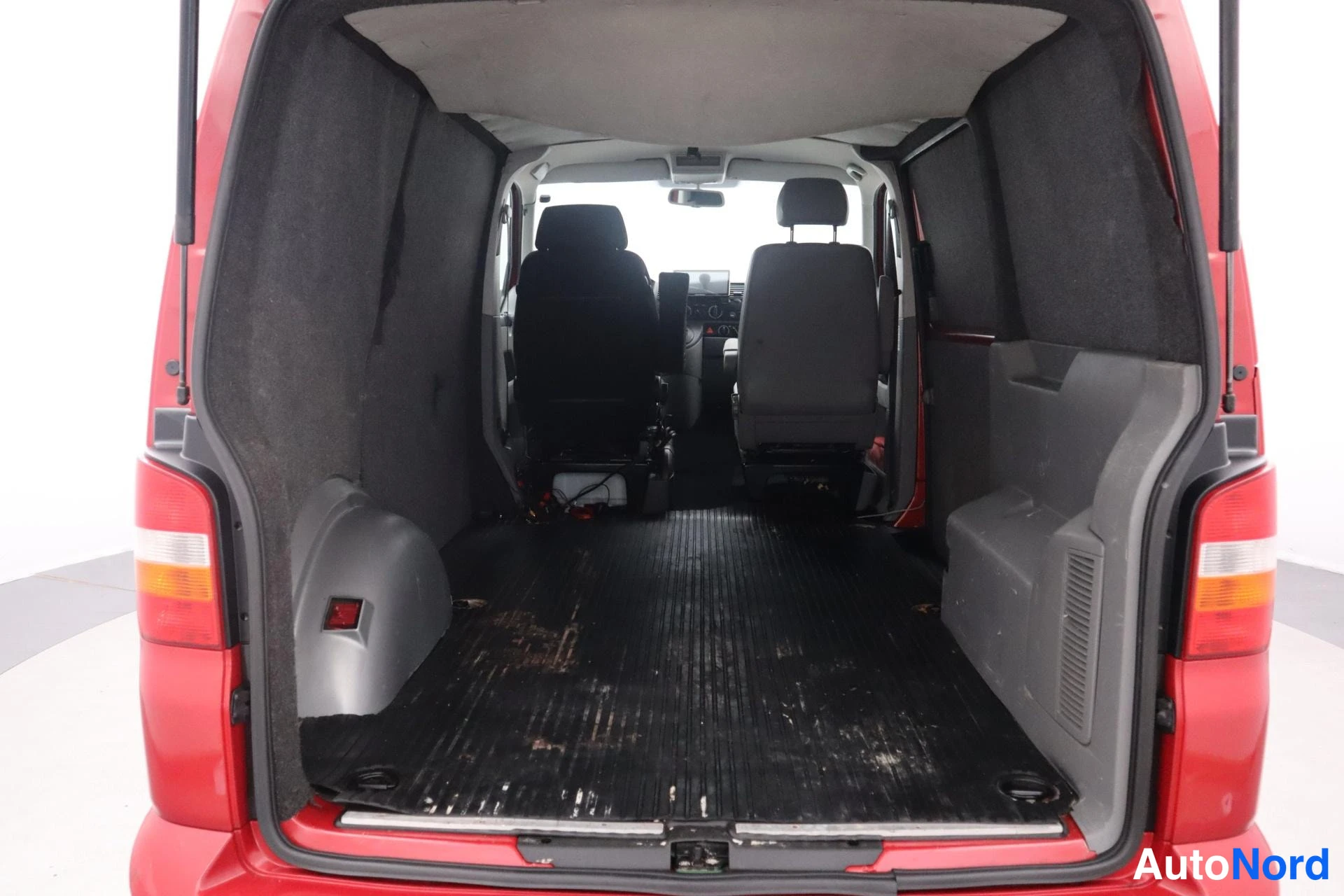 Punainen Volkswagen Transporter 2008, takaa, kuva 8