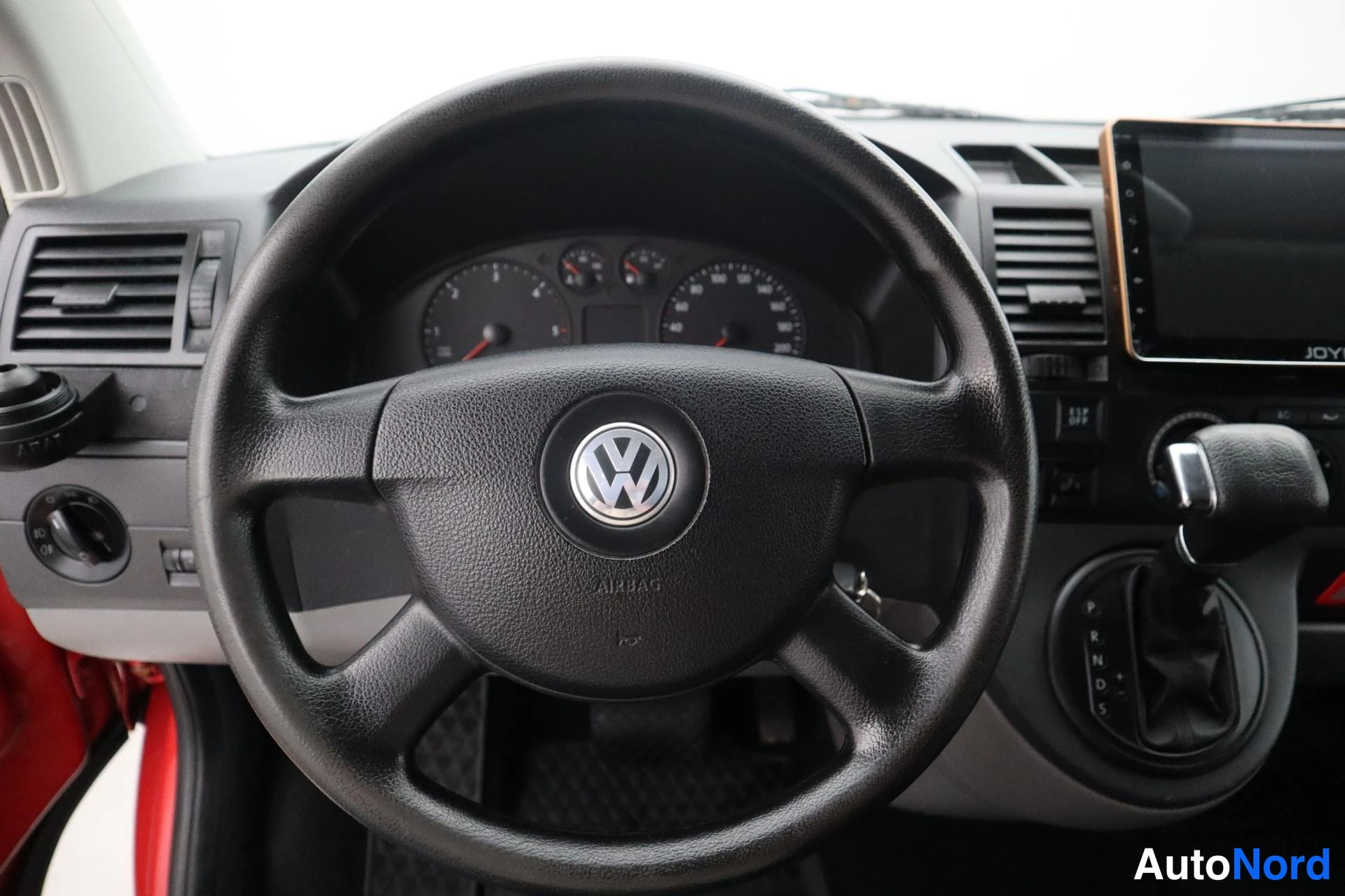 Punainen Volkswagen Transporter 2008, kuva 12