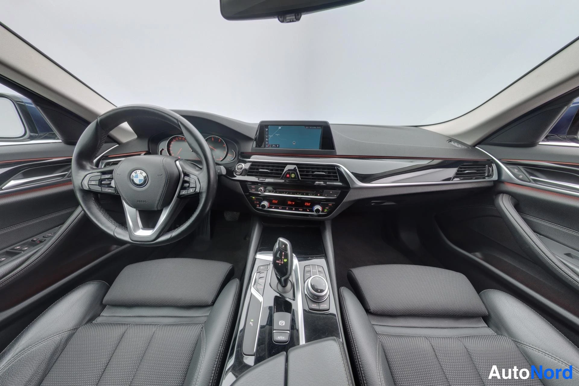 Sininen BMW 520d xDrive 2018, kuva 13