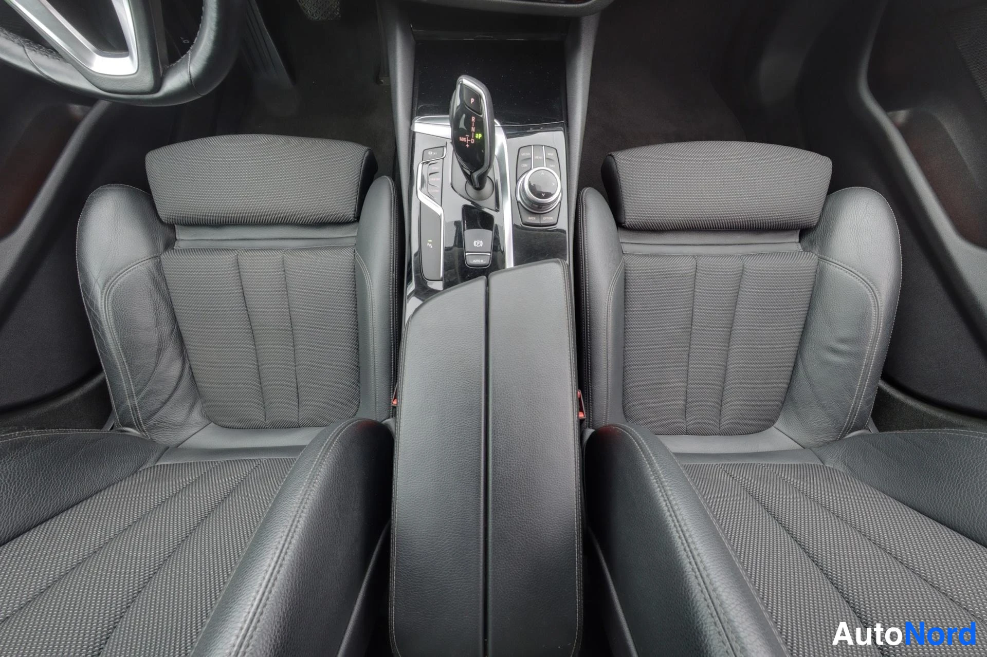 Sininen BMW 520d xDrive 2018, kuva 14