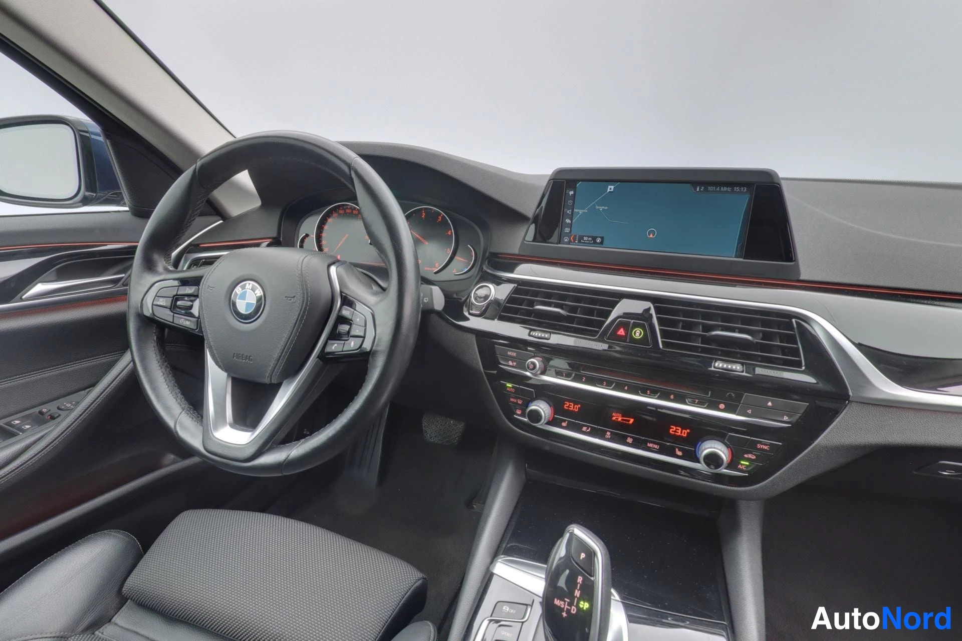 Sininen BMW 520d xDrive 2018, kuva 15