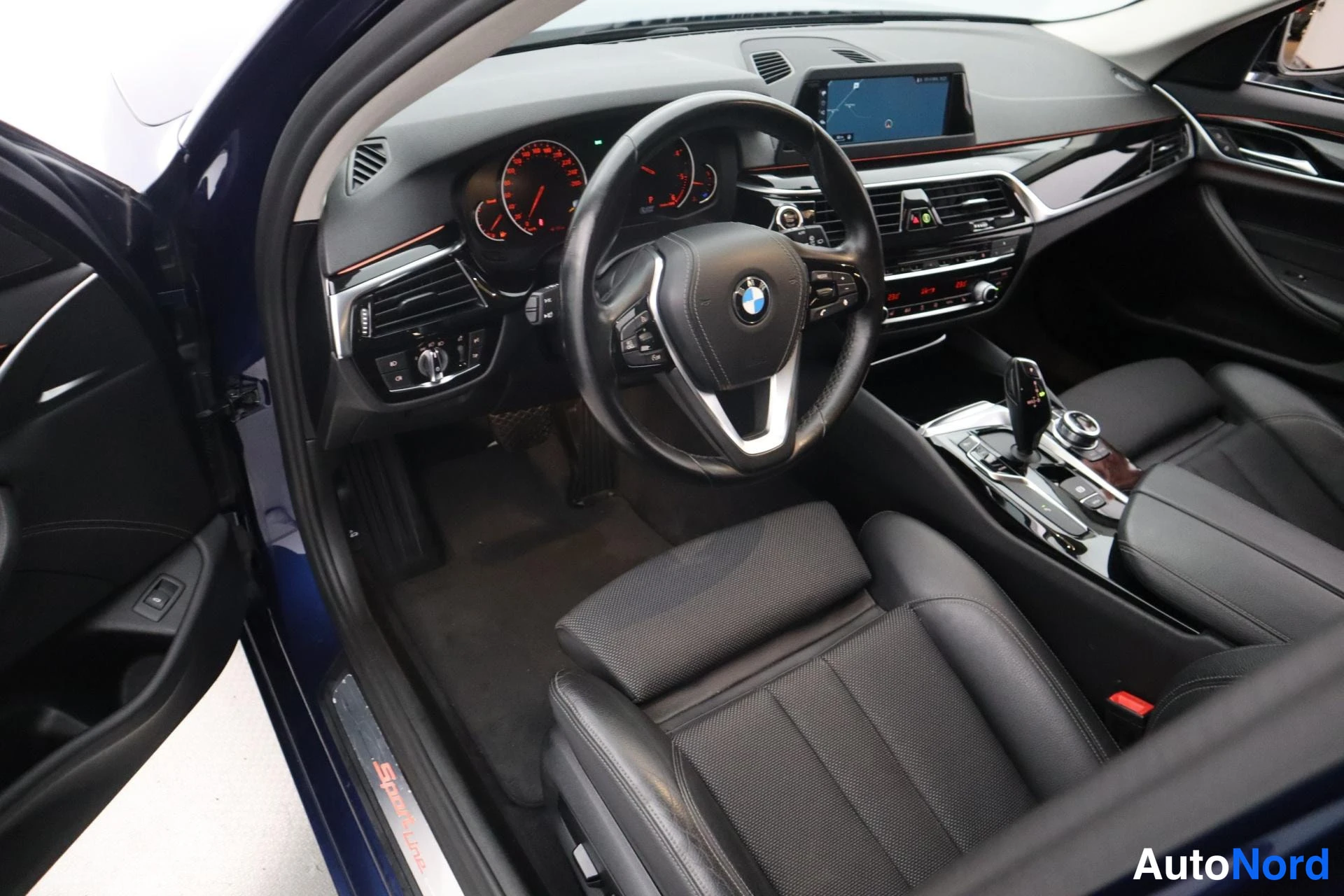 Sininen BMW 520d xDrive 2018, kuva 16