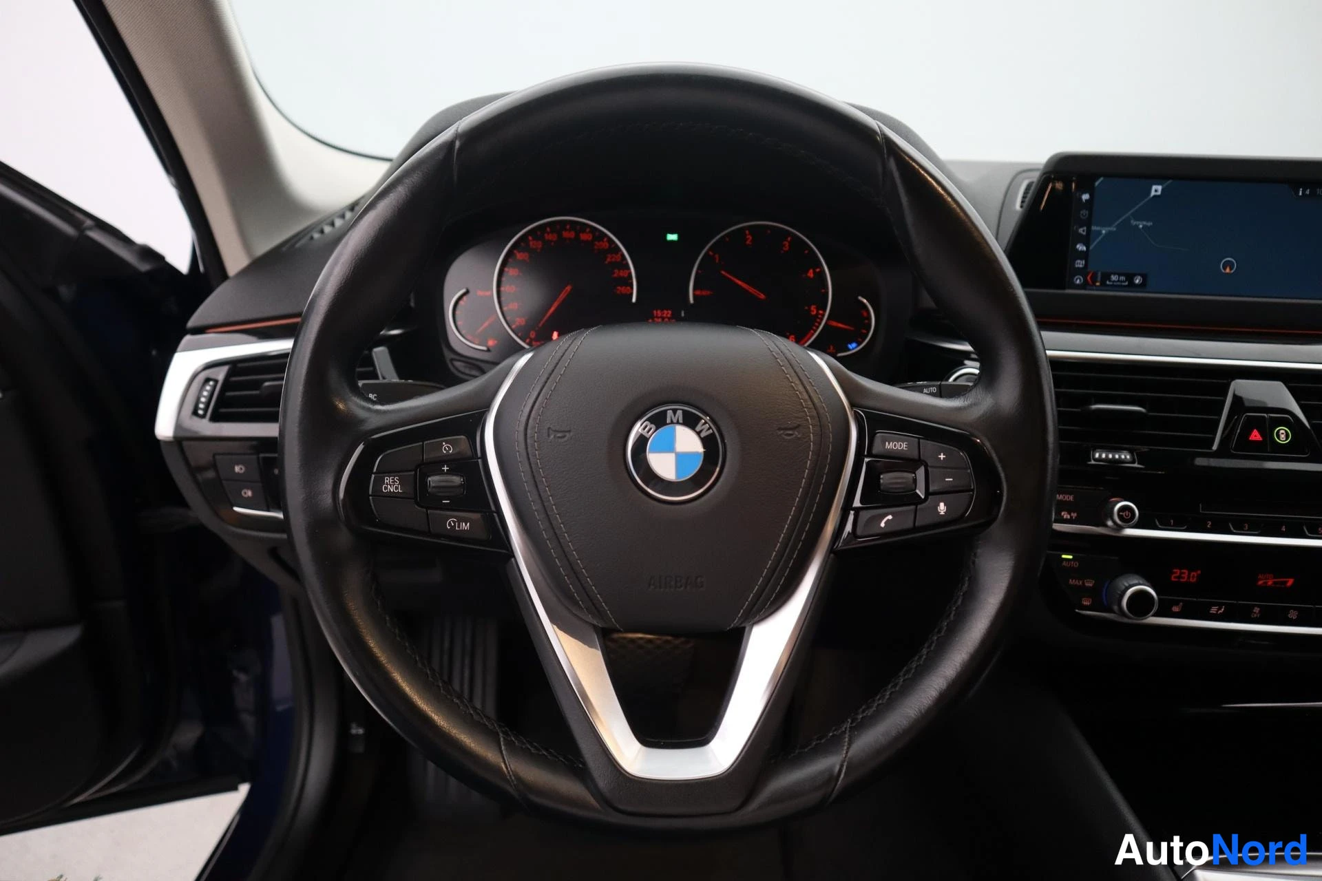 Sininen BMW 520d xDrive 2018, kuva 17
