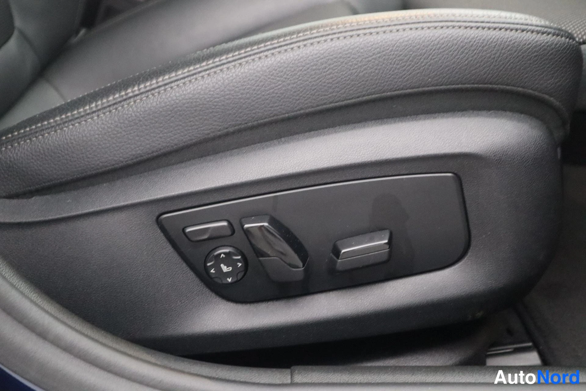 Sininen BMW 520d xDrive 2018, kuva 25