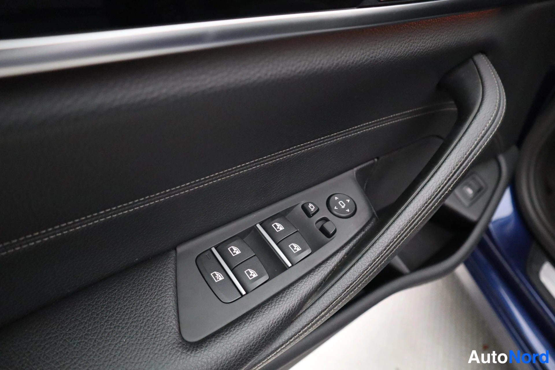 Sininen BMW 520d xDrive 2018, kuva 36